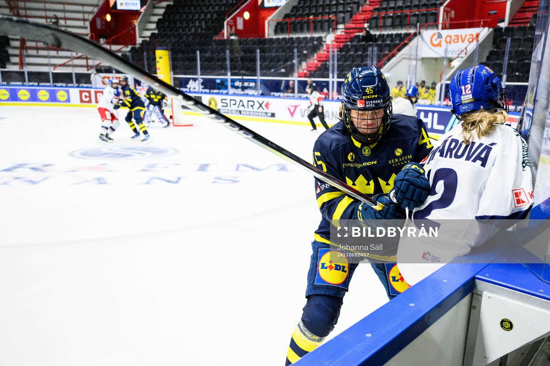 Paula Bergström of Sweden and Klara Hymlarova of Czech