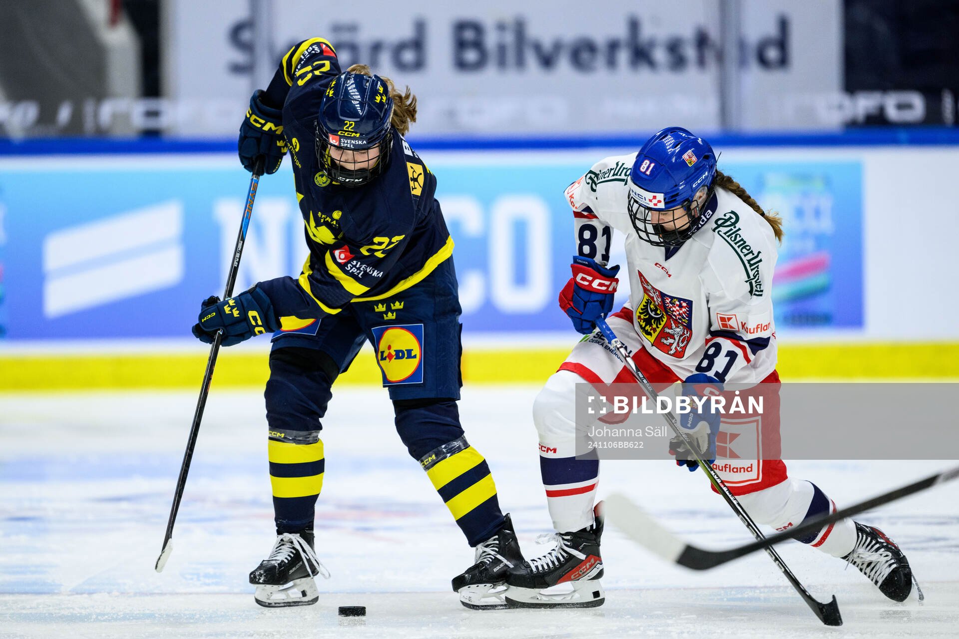 Hanna Thuvik of Sweden and Karolina Kosinova of Czech