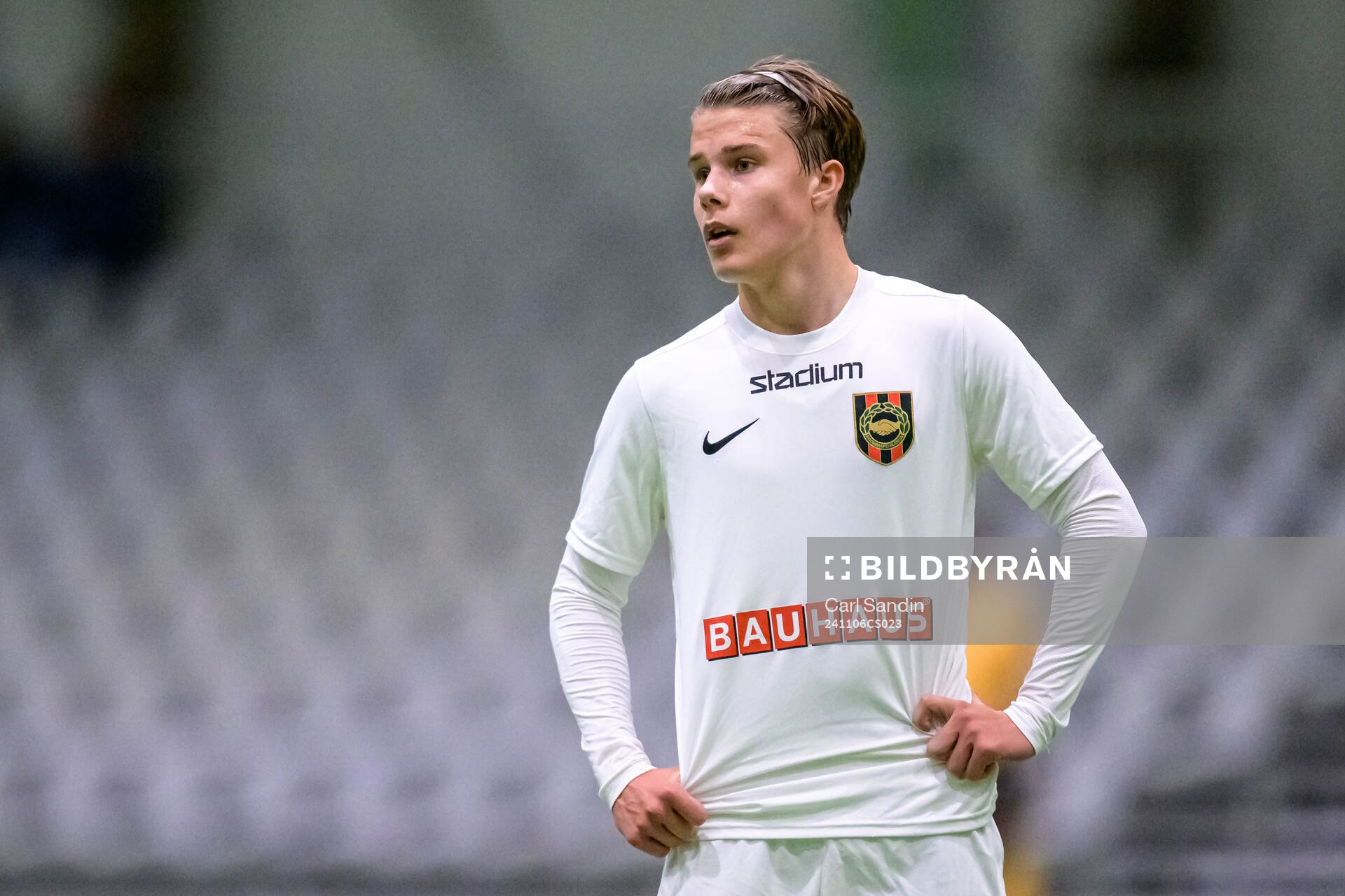 Brommapojkarnas Love Arrhov under fotbollsmatchen i Skandinaviska Mästerskapen mellan Viking och Brommapojkarna den 6 november 2024 i Borås.