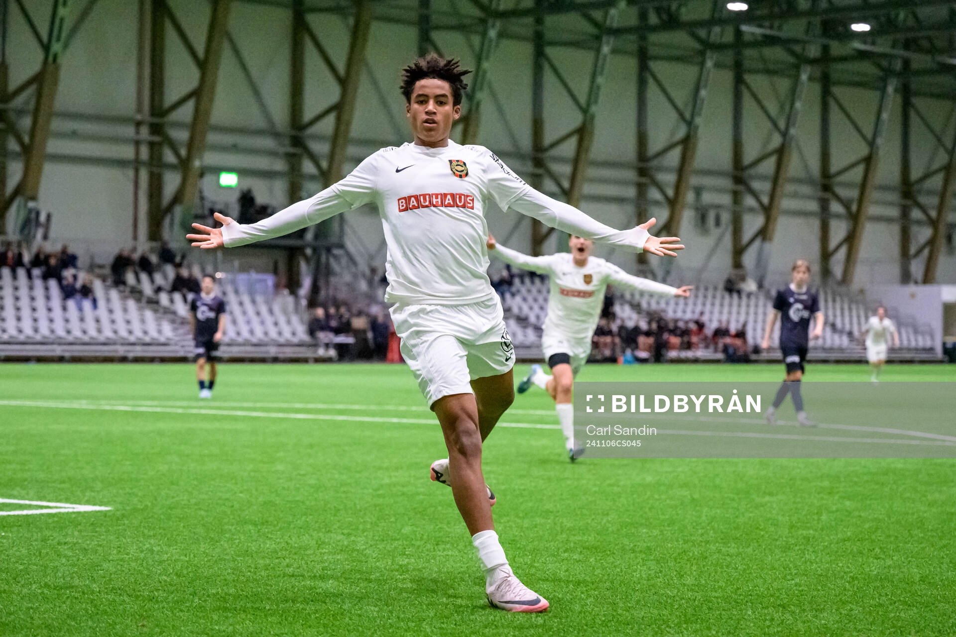 Brommapojkarnas Sion Oppong jublar efter 1-2 under fotbollsmatchen i Skandinaviska Mästerskapen mellan Viking och Brommapojkarna den 6 november 2024 i Borås.