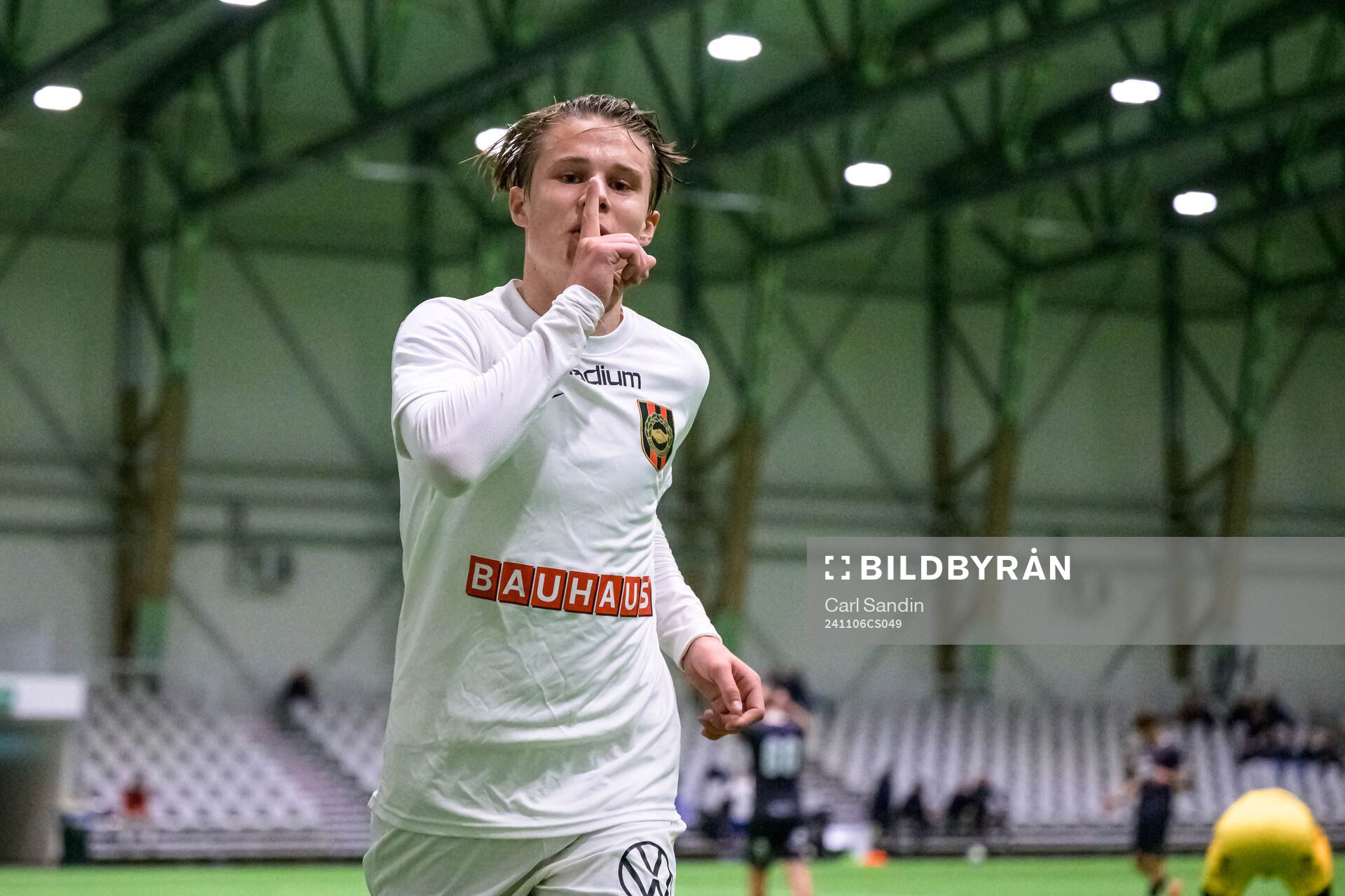 Brommapojkarnas Love Arrhov jublar