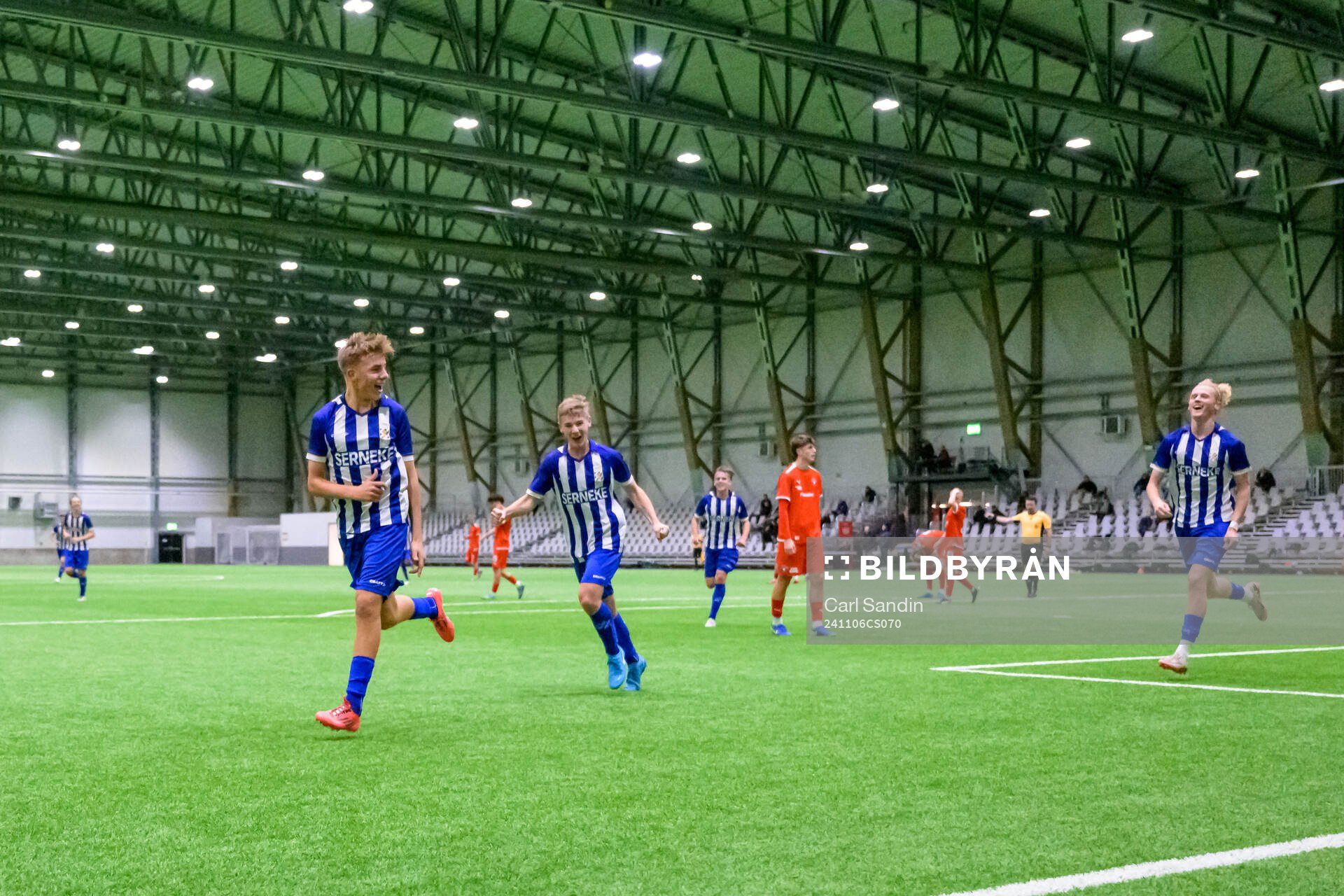 IFK Göteborgs Oliver Månsson jublar efter 1-0 under fotbollsmatchen i Skandinaviska Mästerskapen mellan IFK Göteborg och Midtjylland den 6 november 2024 i Borås.