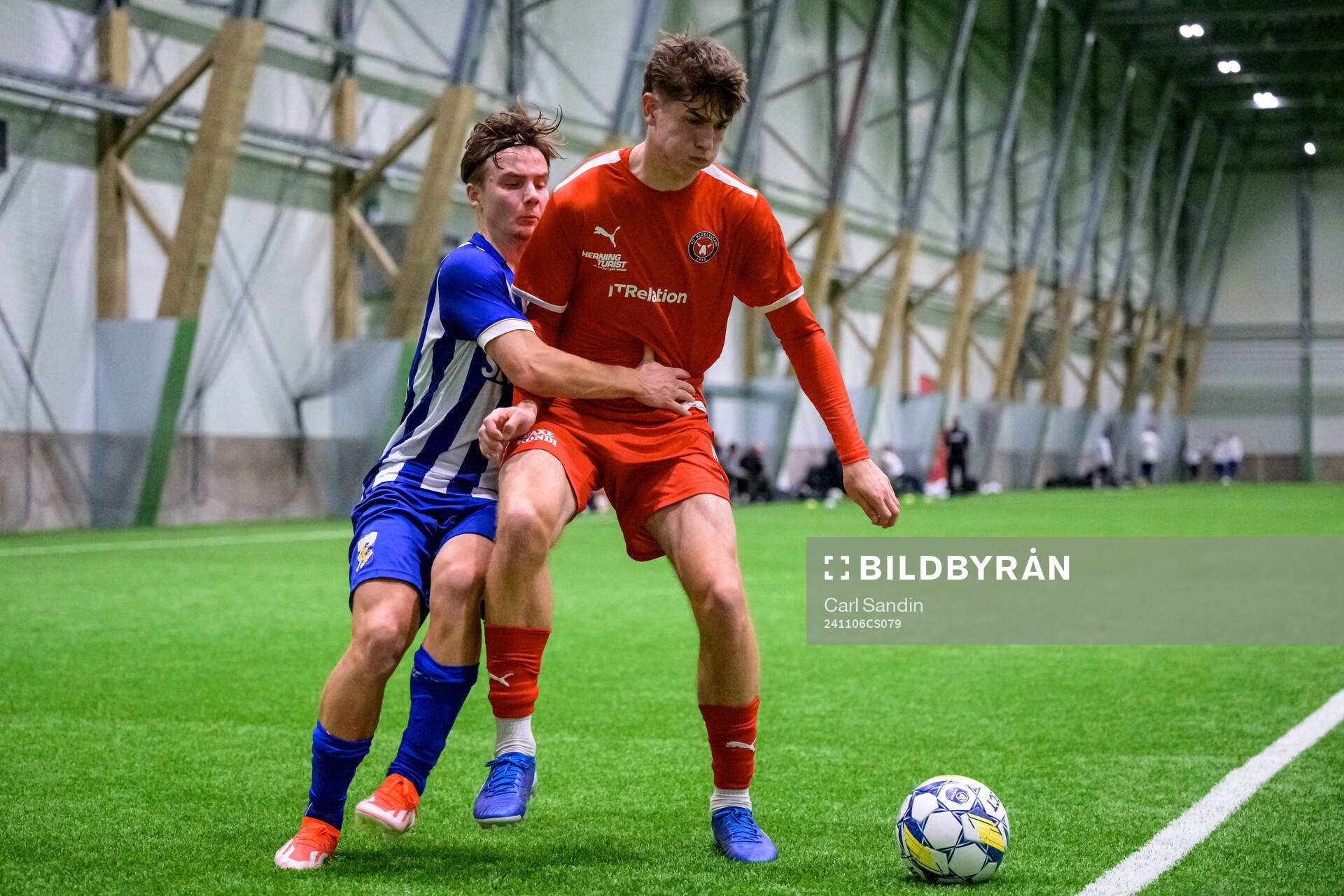 IFK Göteborgs Noa Lindén och Midtjyllands Magne Kristensen