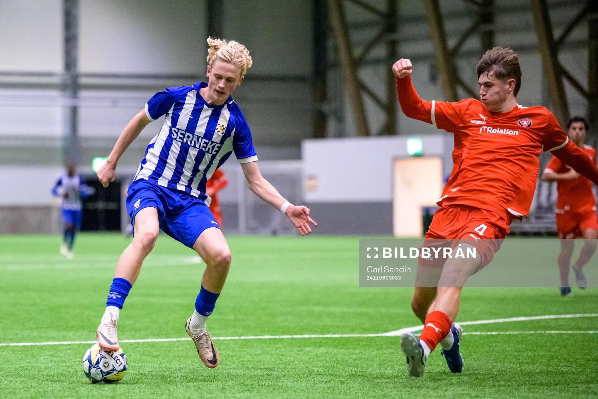 IFK Göteborgs Axel Sjöström Falk och Midtjyllands Magne