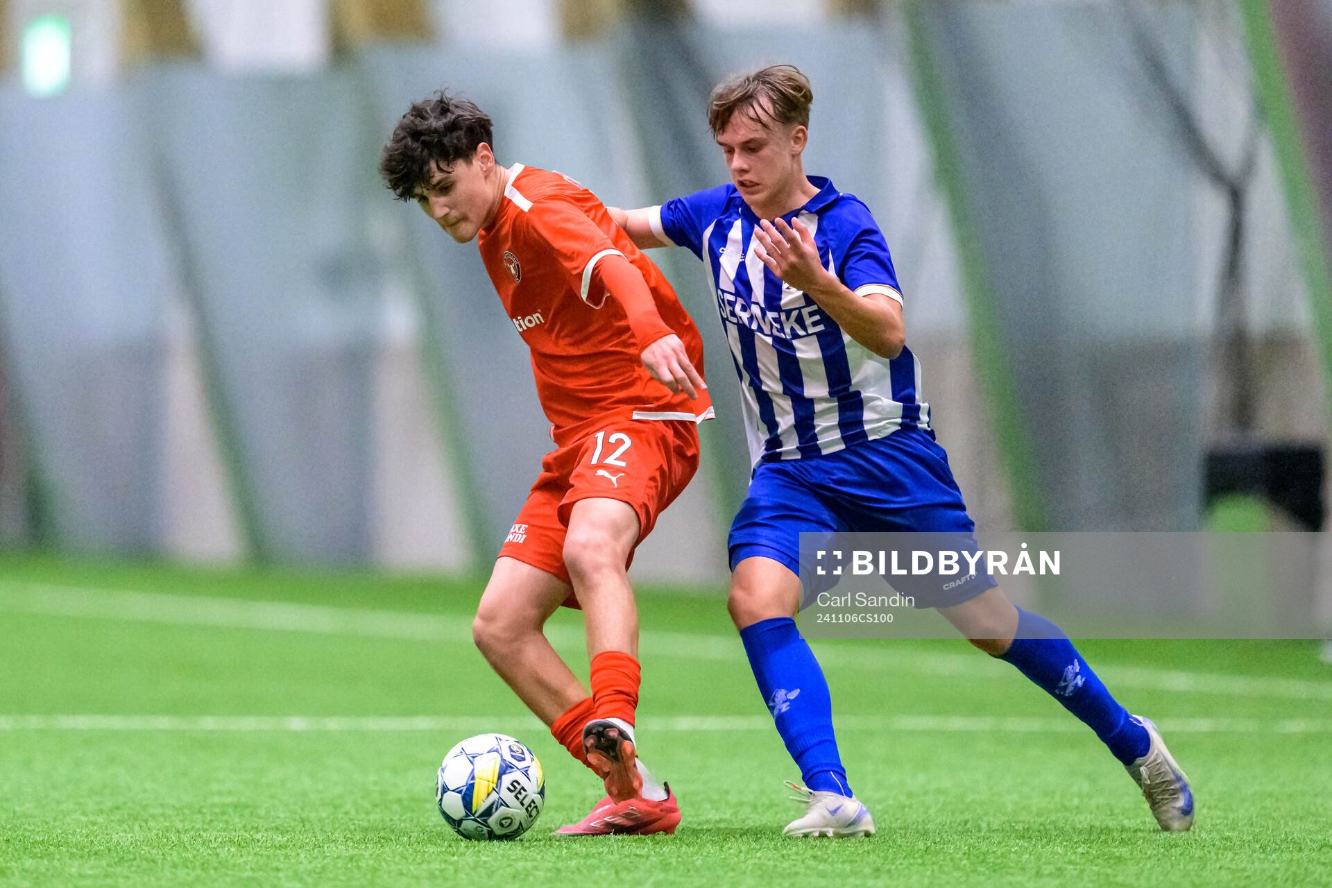 Midtjyllands Benjamin Mujkanovic och IFK Göteborgs Leo