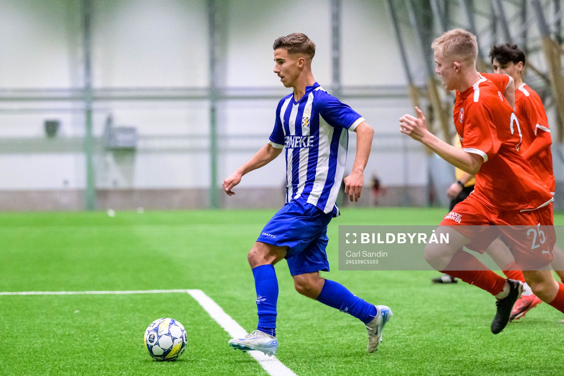 IFK Göteborgs Sebastian Berggren under fotbollsmatchen i Skandinaviska Mästerskapen mellan IFK Göteborg och Midtjylland den 6 november 2024 i Borås.