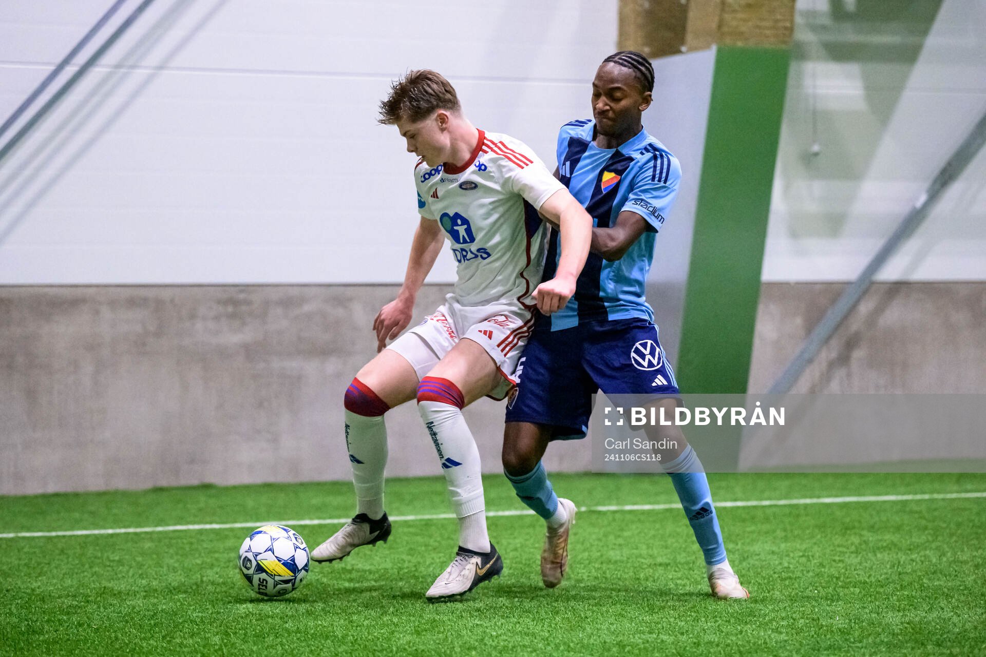 Vålerengas Fredrik Naustvik och Djurgårdens Joshua Mambu