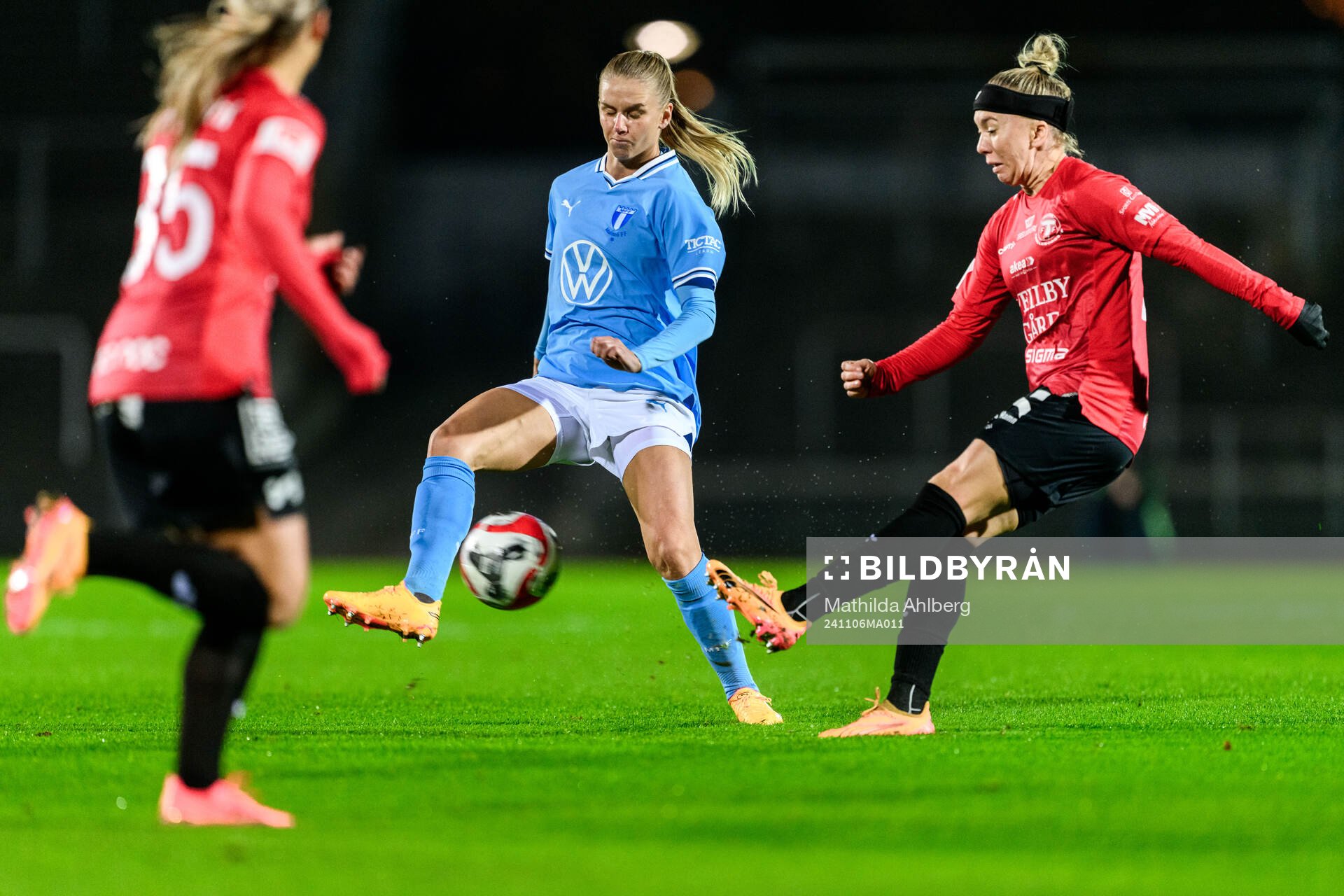 Malmö FFs Nellie Lilja och Trelleborgs Linnea Prambrant