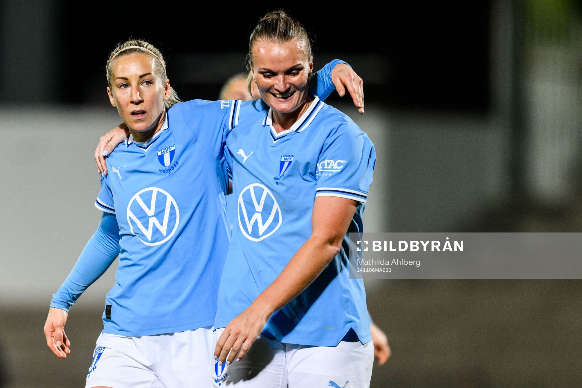Malmö FFs Mia Persson och Lovisa Gustafsson jublar