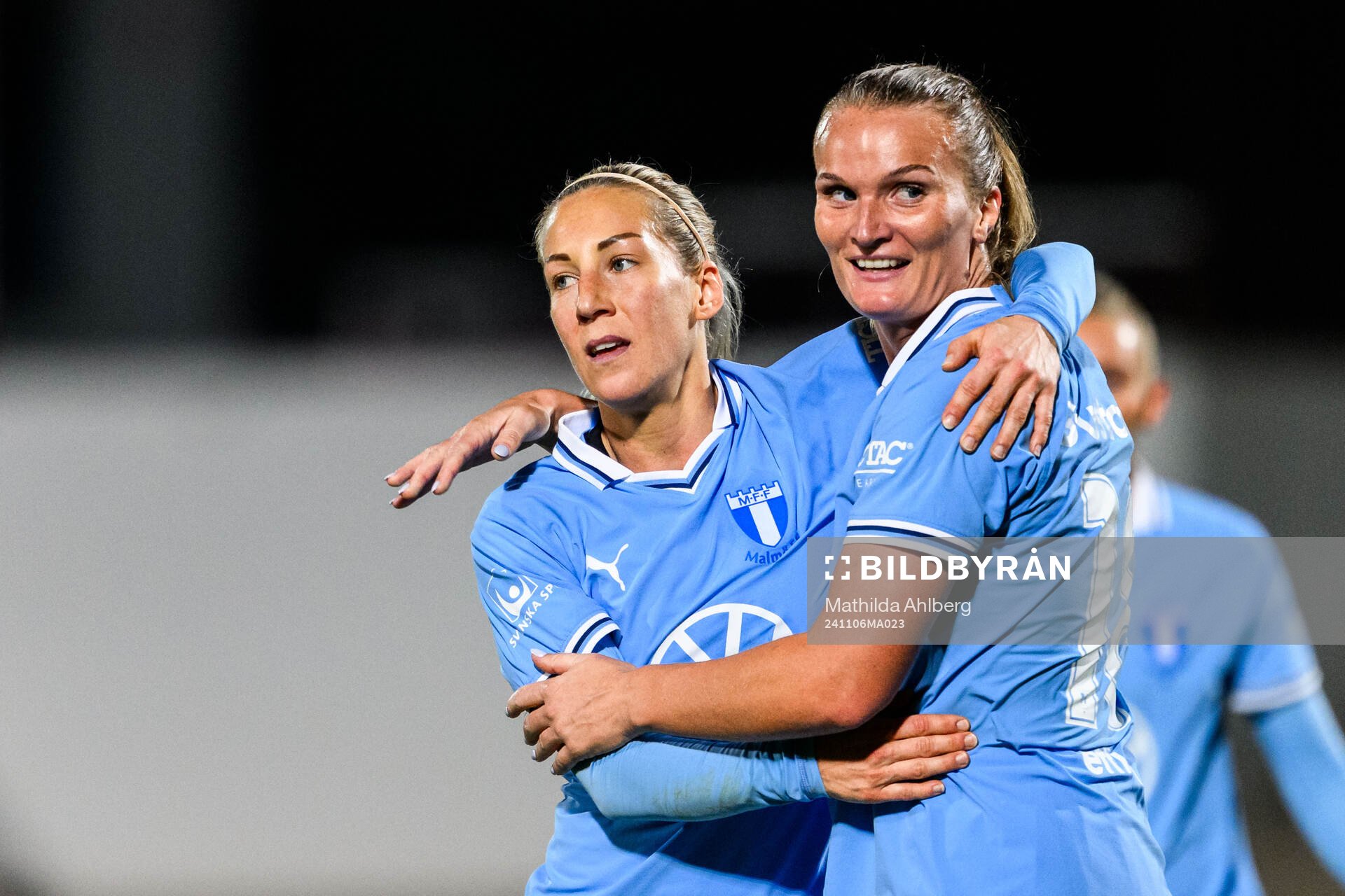 Malmö FFs Mia Persson och Lovisa Gustafsson jublar