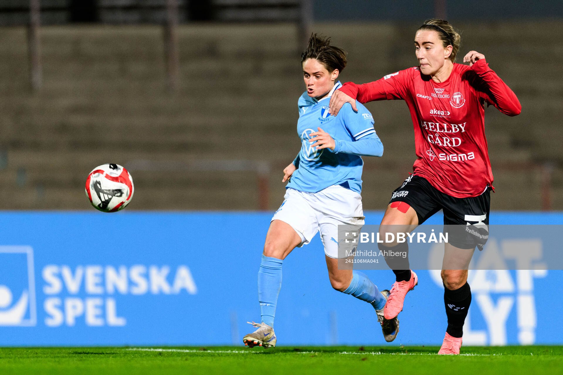 Malmö FFs Ema Paljevic och Trelleborgs Viktoria Persson