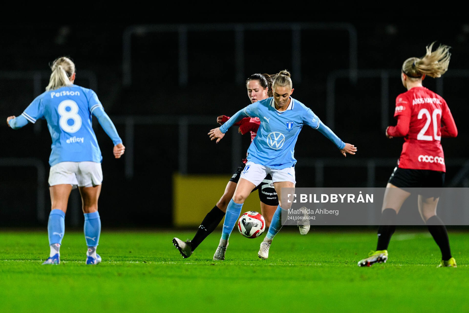 Trelleborgs Thea Birgerud och Malmö FFs Beatrice Persson