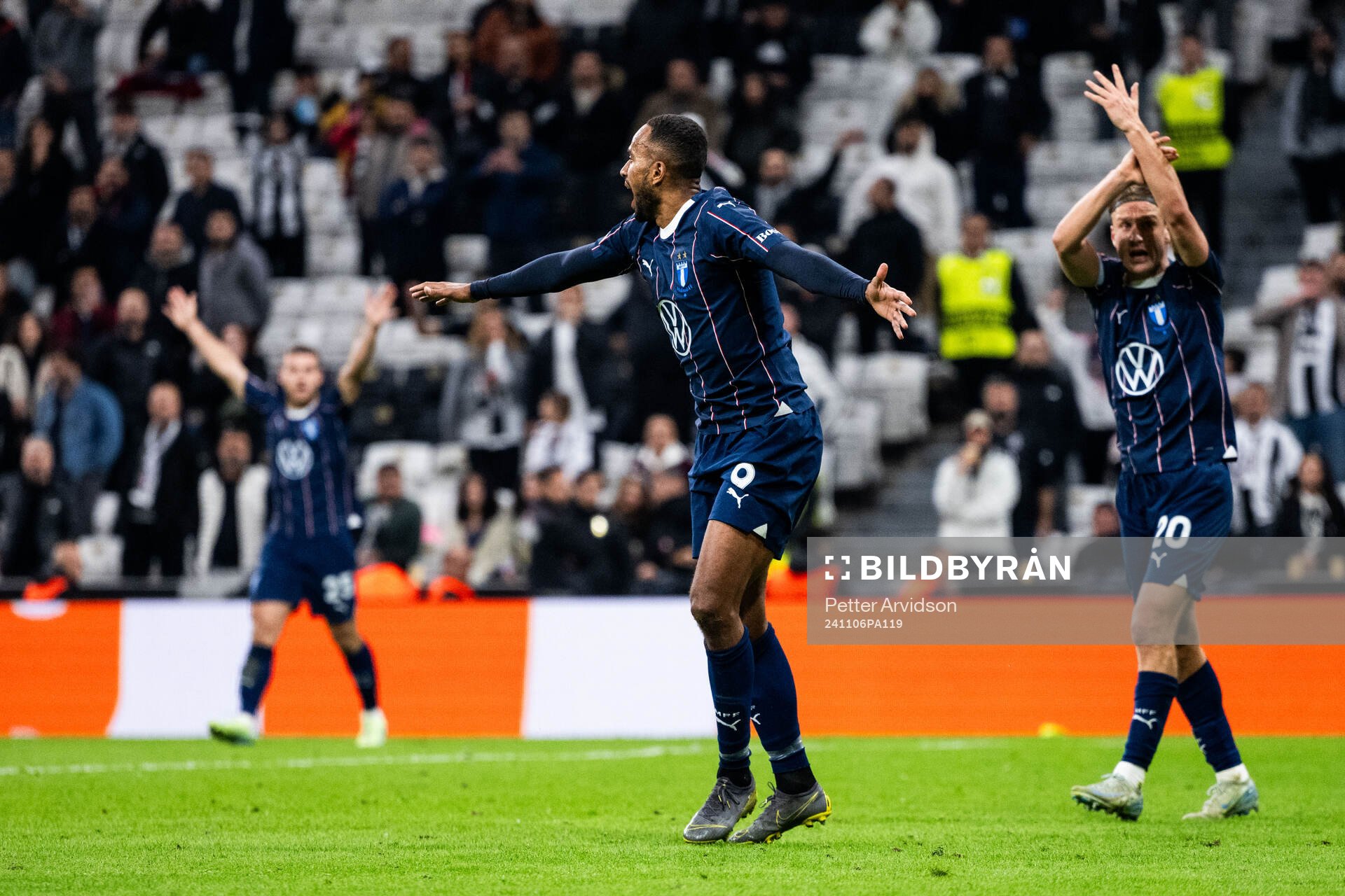 Isaac Kiese Thelin and Erik Botheim of Malmö FF reacts