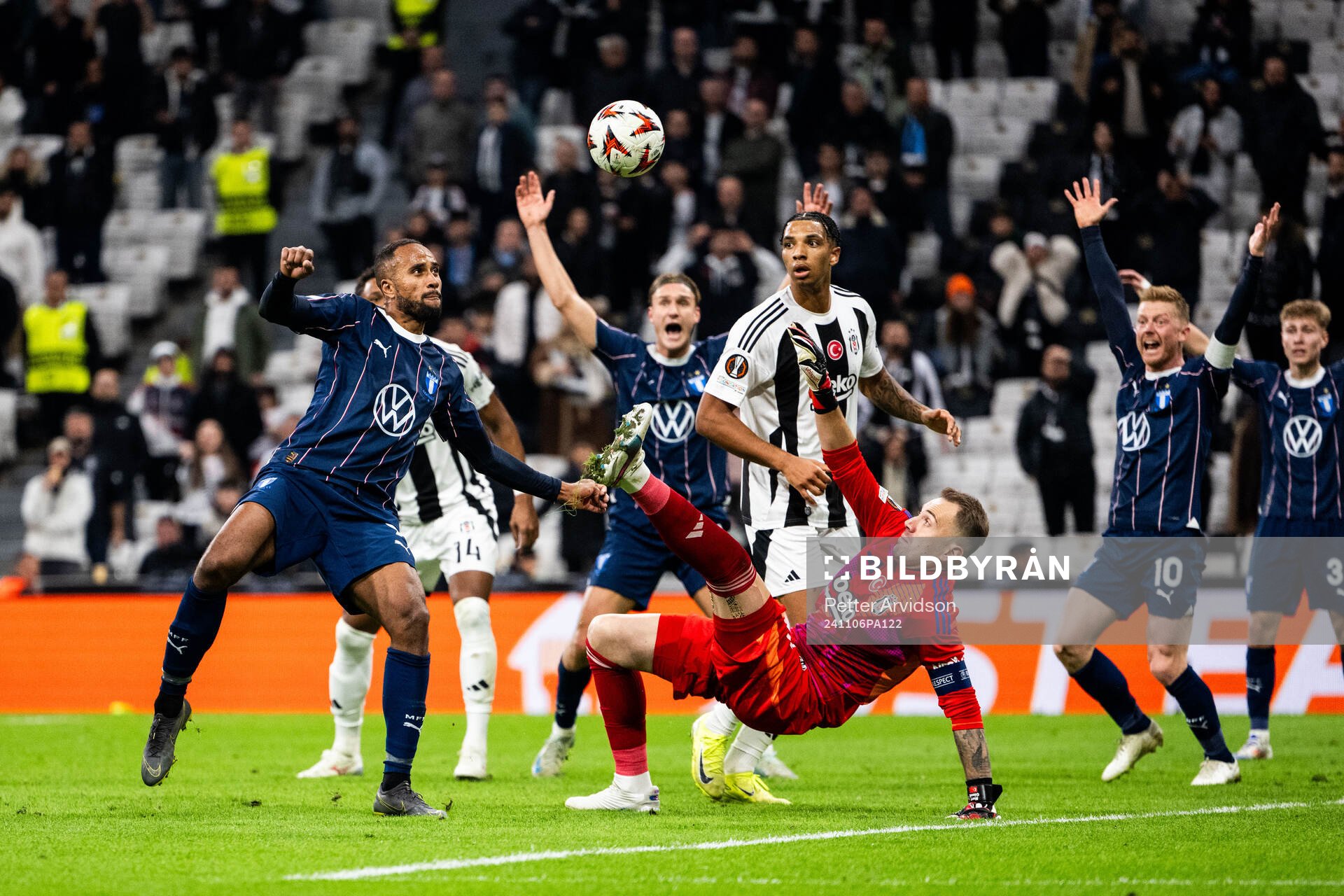 Isaac Kiese Thelin of Malmö FF and goalkeeper Mert Gunok