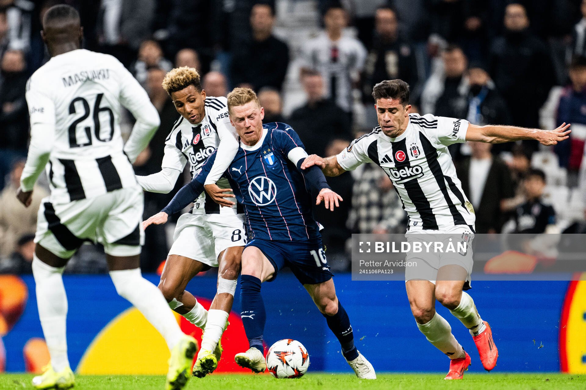 Anders Christiansen of Malmö FF against Gedson Fernandes