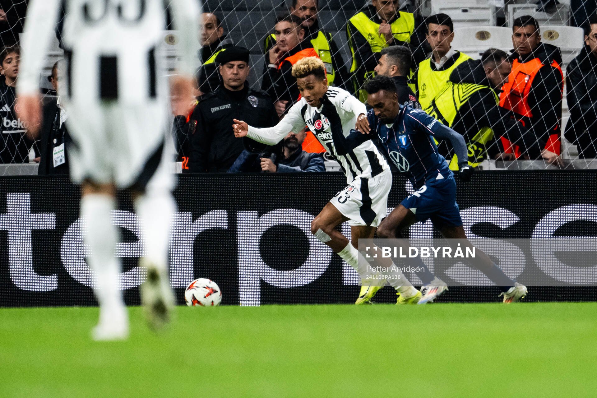 Gedson Fernandes of Besiktas and Taha Ali of Malmö FF