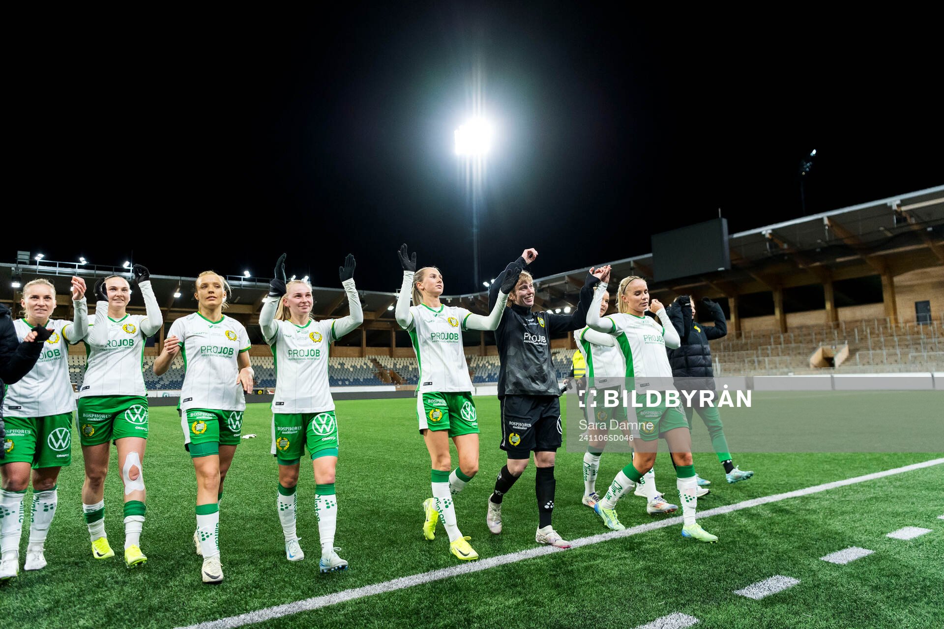 Hammarbys Emilie Joramo, Ellen Wangerheim och målvakt Moa Edrud jublar efter fotbollsmatchen i Svenska Cupen mellan Gamla Upsala och Hammarby den 6 november 2024 i Uppsala.