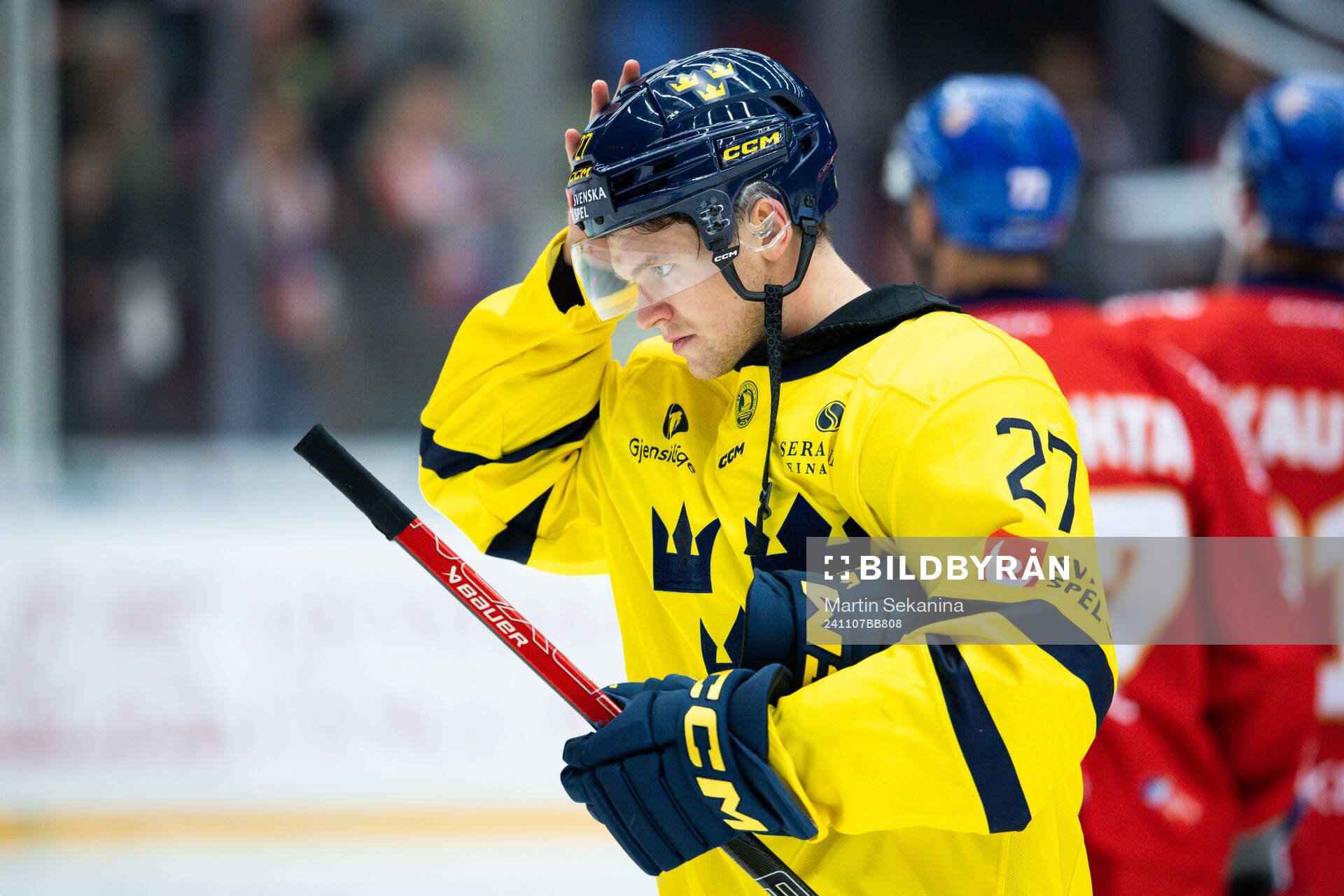 Mattians Norlinder of Sweden looks dejected