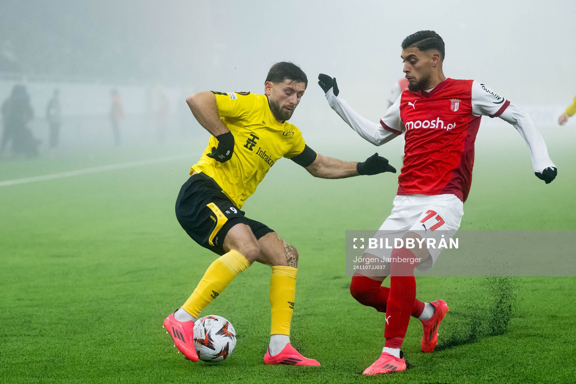 Arber Zeneli of Elfsborg and Gabri Martinez of Braga