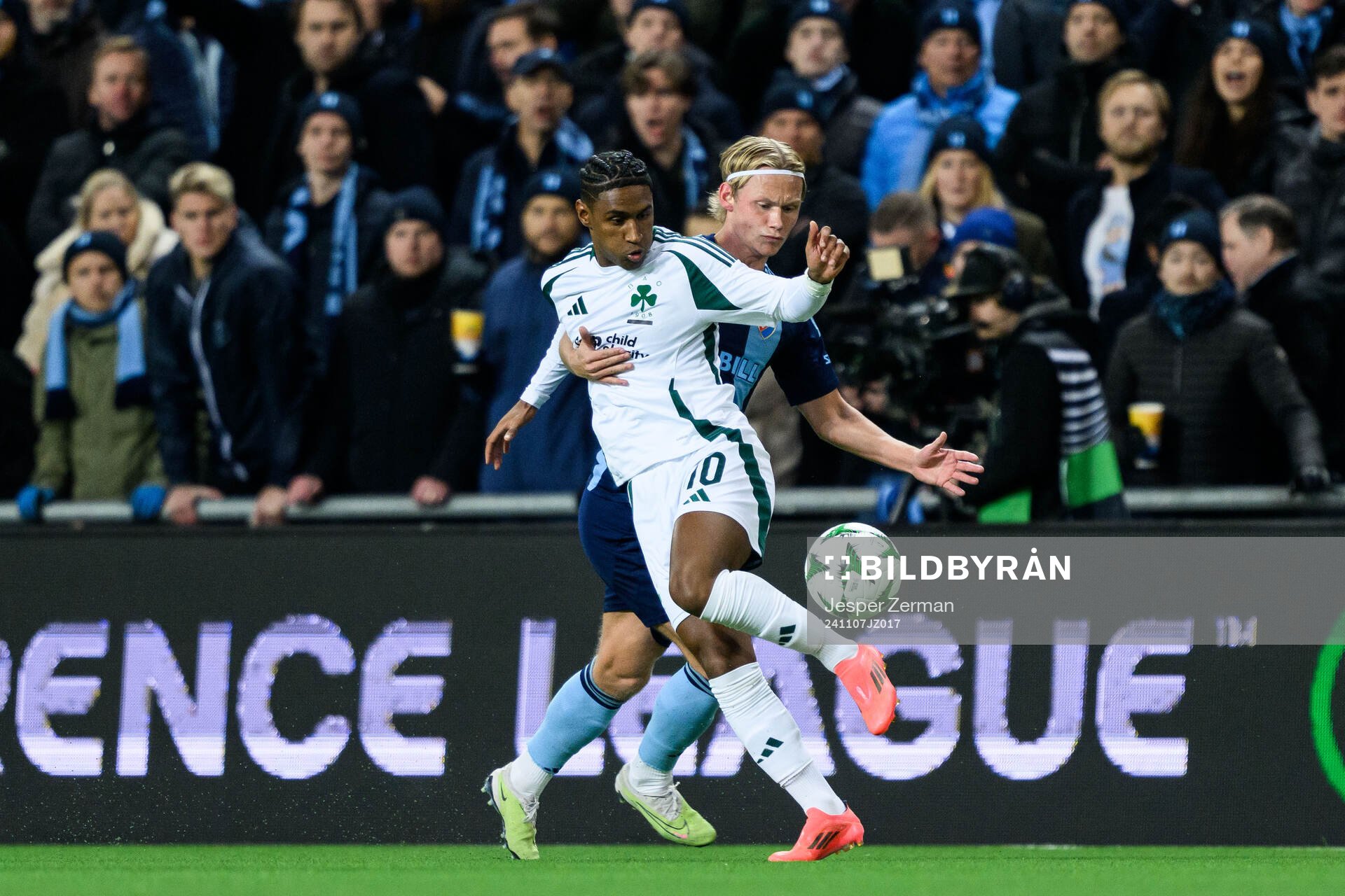 Tete of Panathinaikos and Tobias Gulliksen of Djurgården