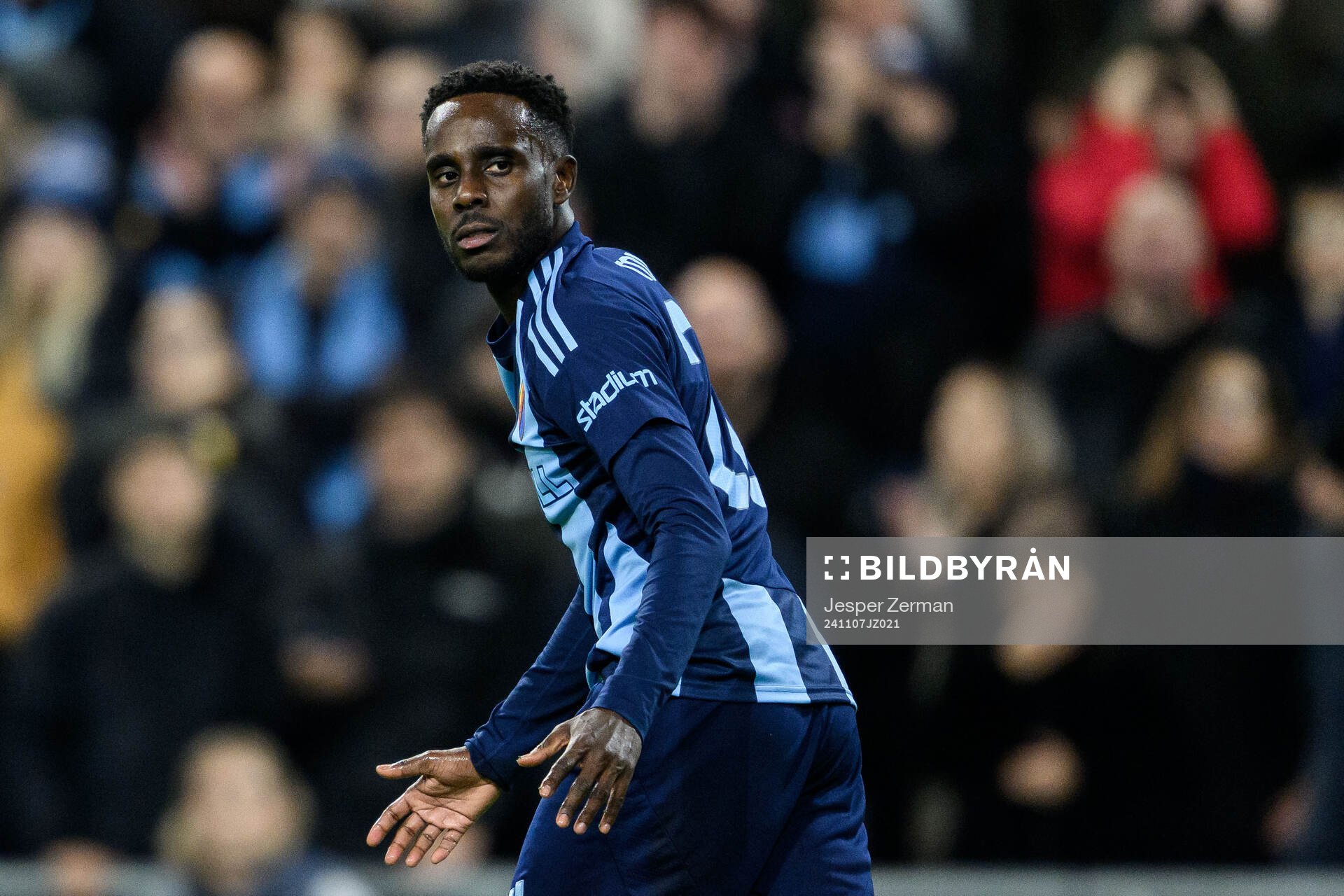 Tokmac Nguen of Djurgården looks dejected