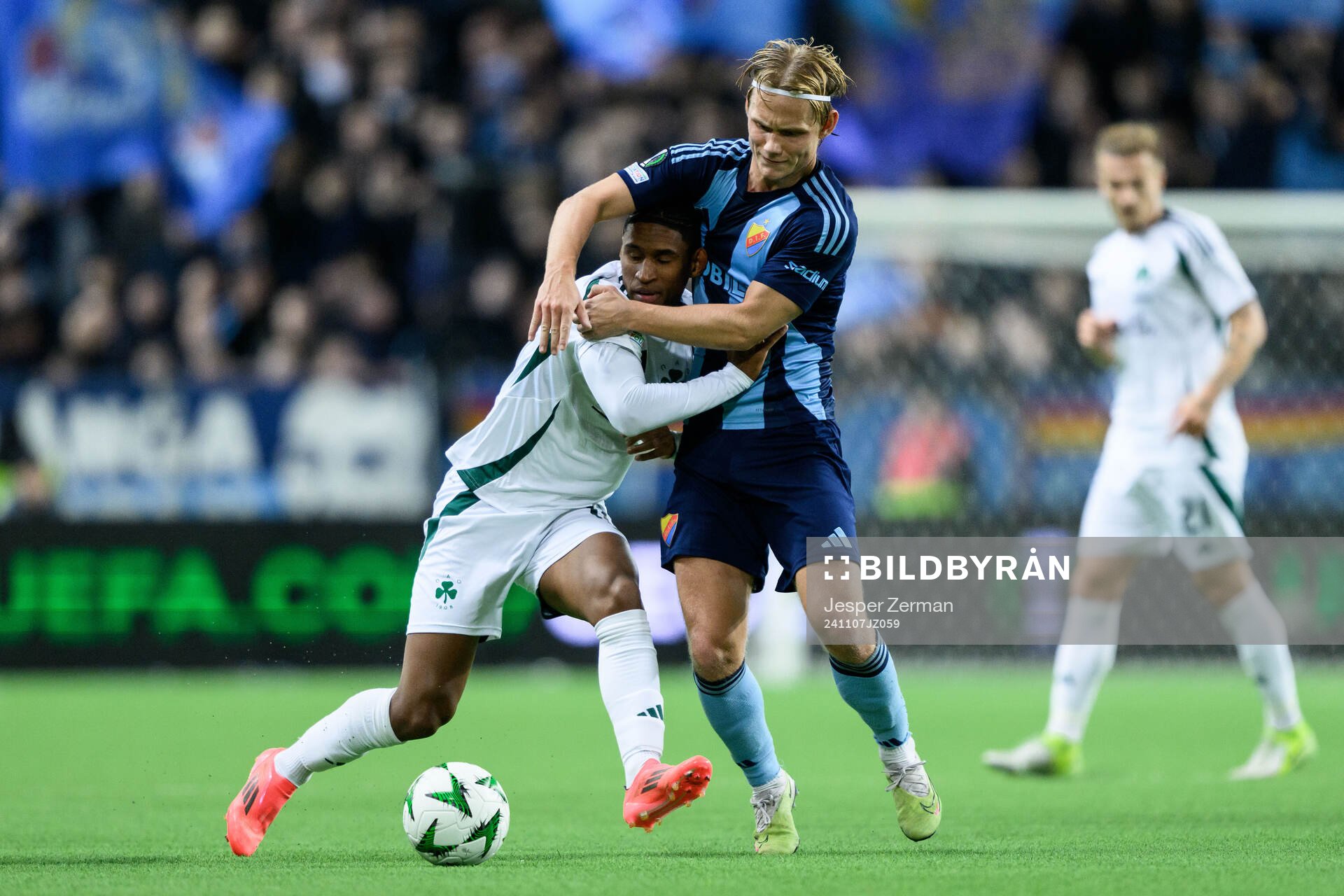 Tete of Panathinaikos and Tobias Gulliksen of Djurgården