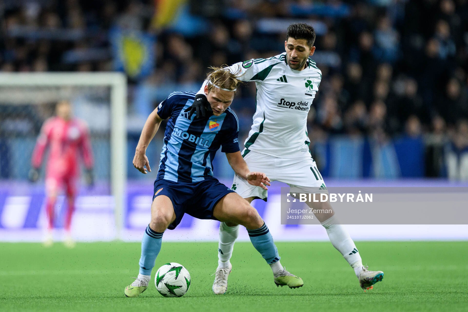 Tobias Gulliksen of Djurgården and Tasos Bakasetas of