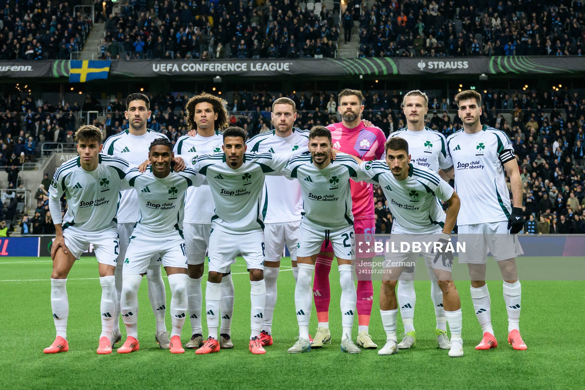The starting eleven of of Panathinaikos pose for a photo
