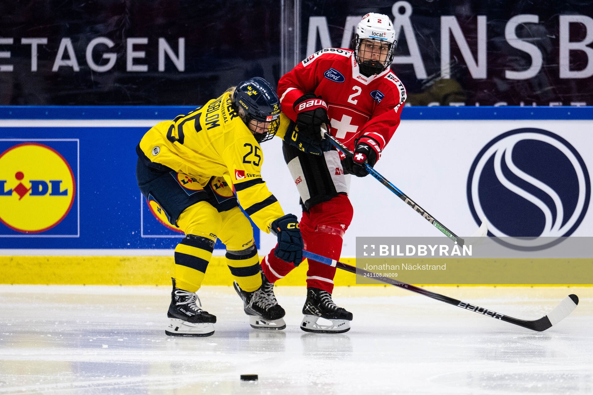 Lina Ljungblom of Sweden and Annic Buchi of Switzerland