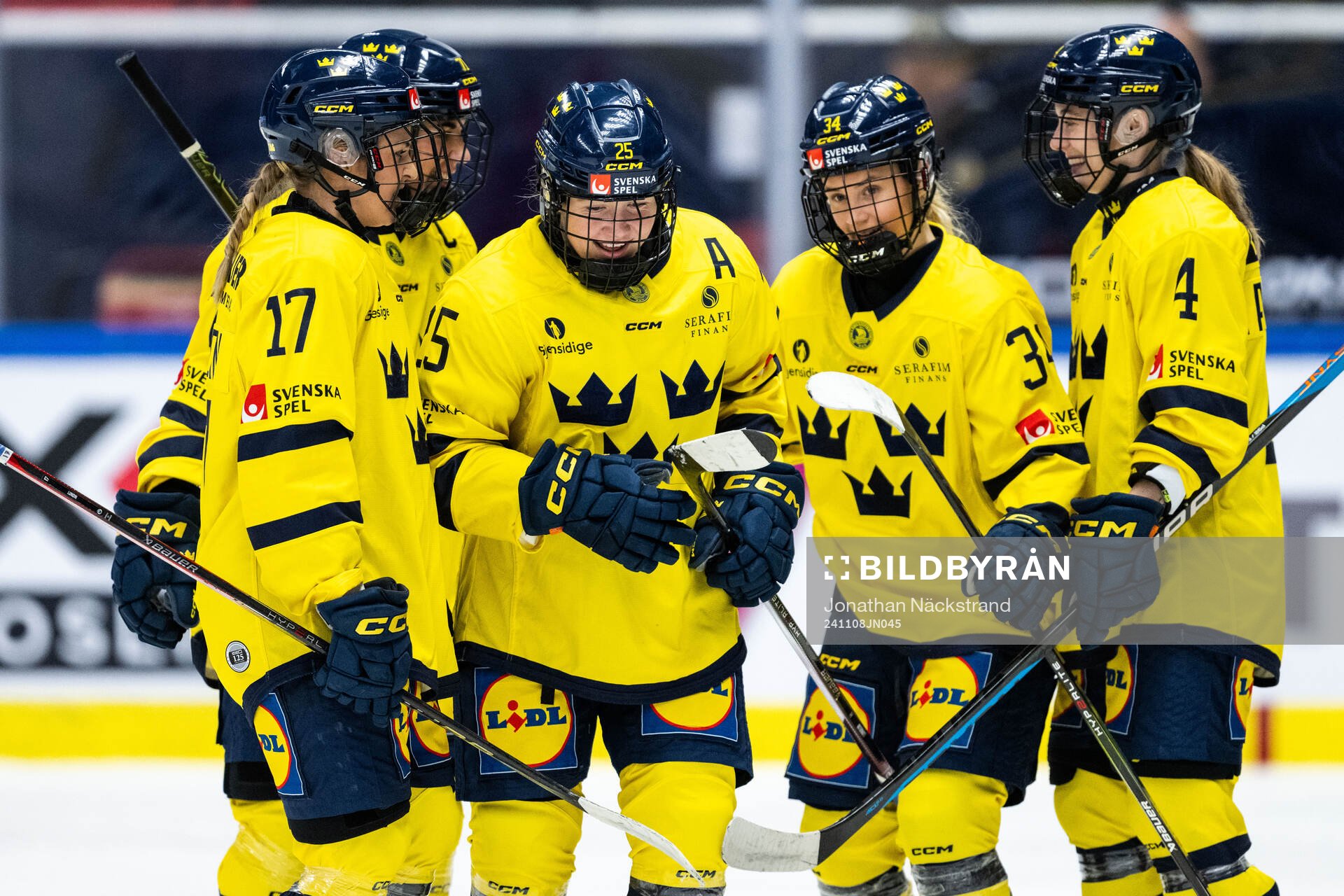 Lina Ljungblom of Sweden celebrates with Anna Kjellbin,