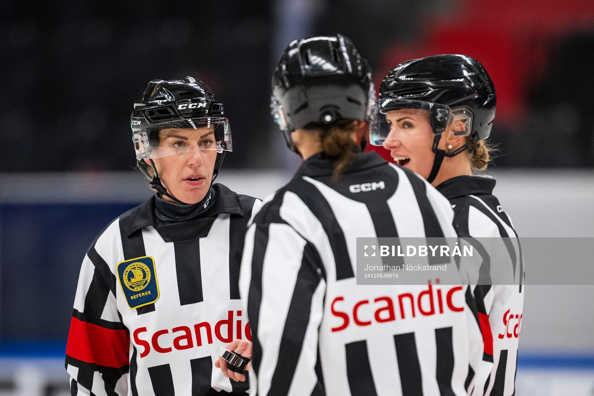 Referee Veronica Lovensnö and Referee Anna Hammar
