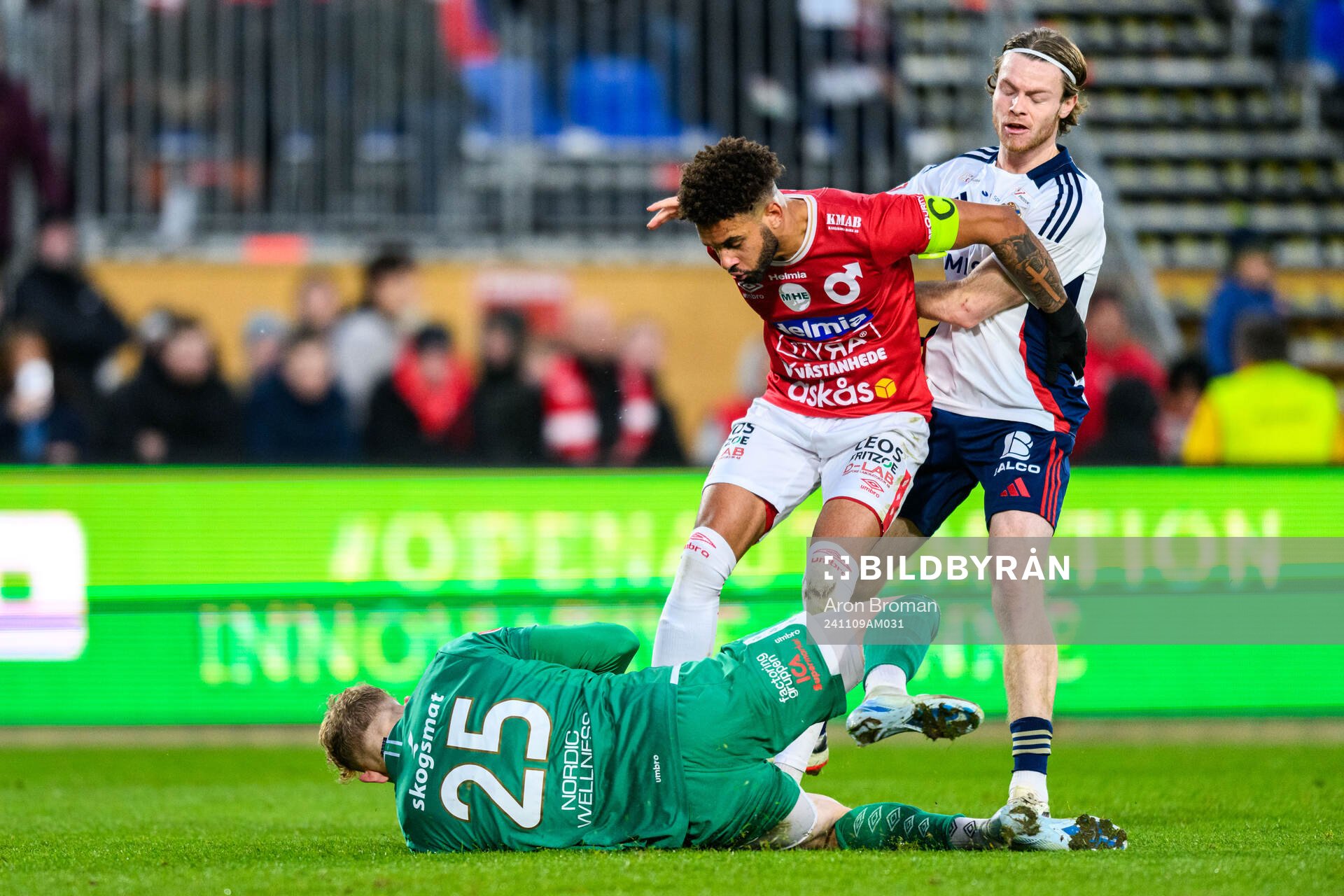 Degerfors målvakt Rasmus Forsell och Bernardo Gil Coutinho