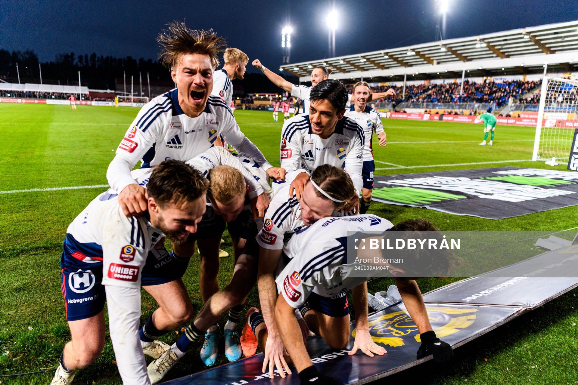 Östers spelare jublar