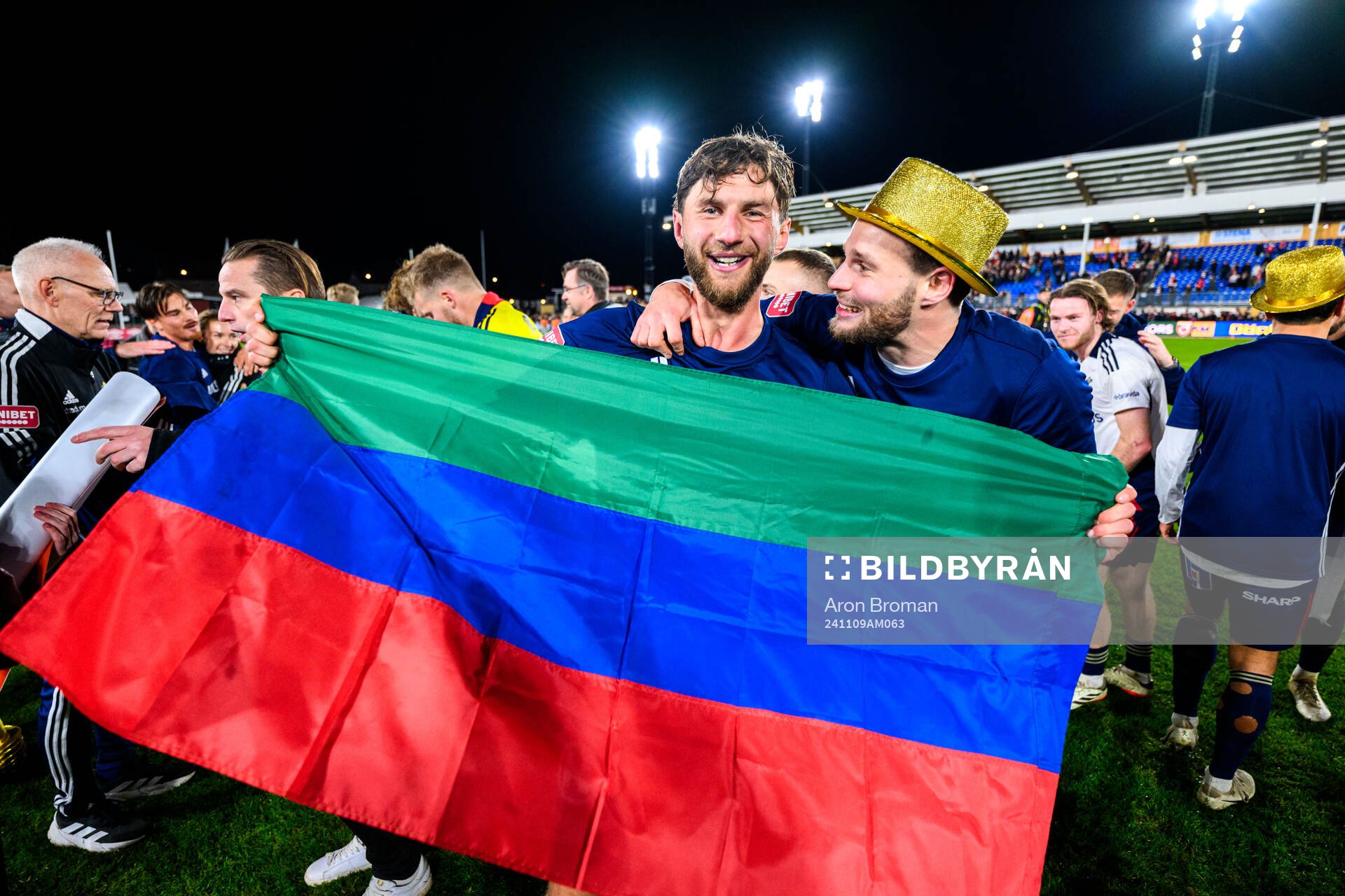 Östers Alibek Aliev jublar efter avancemang till Allsvenskan 2025 efter fotbollsmatchen i Superettan mellan Degerfors och Öster den 9 november 2024 i Degerfors.