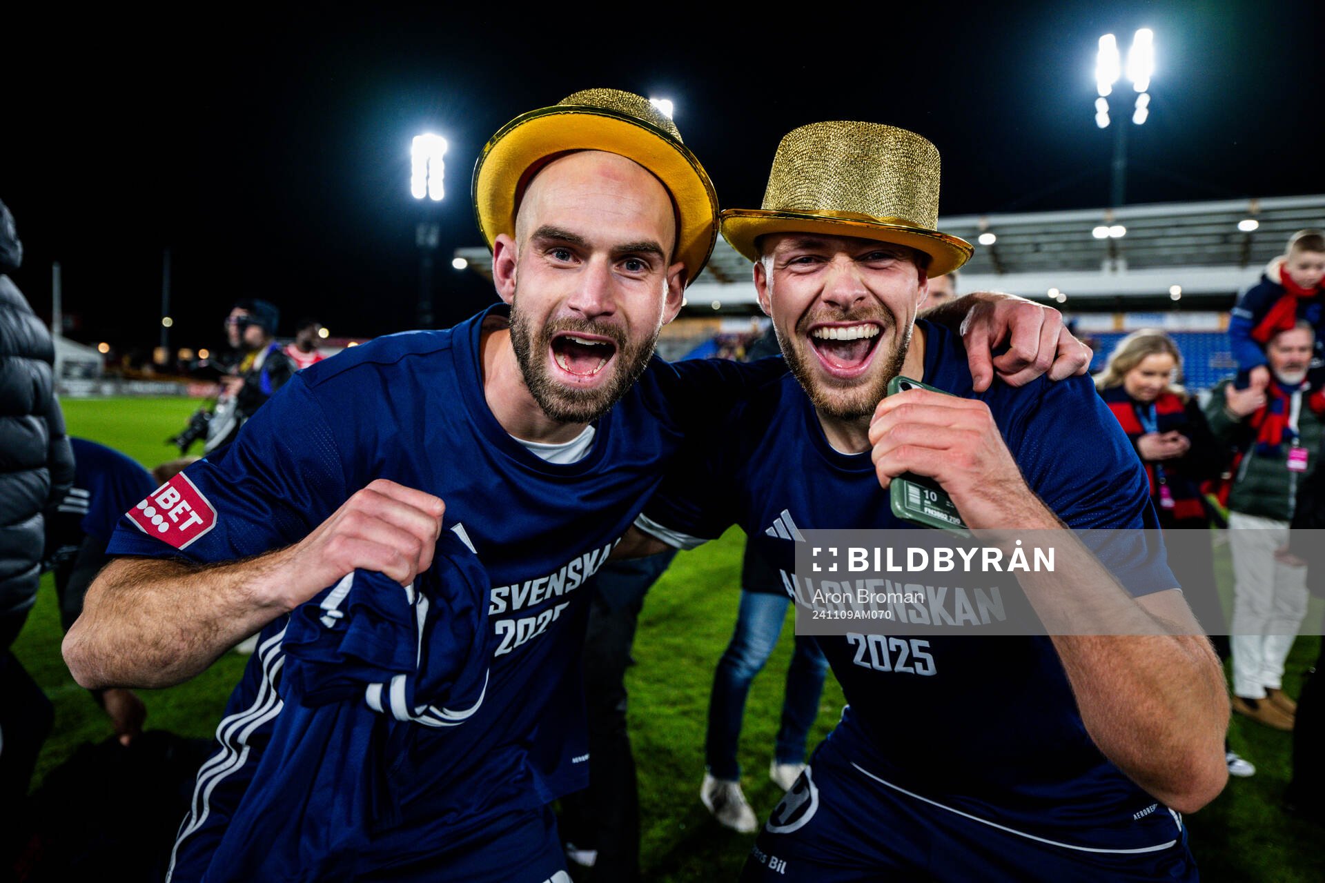 Östers Sebastian Hedlund och Kevin Höög Jansson jublar