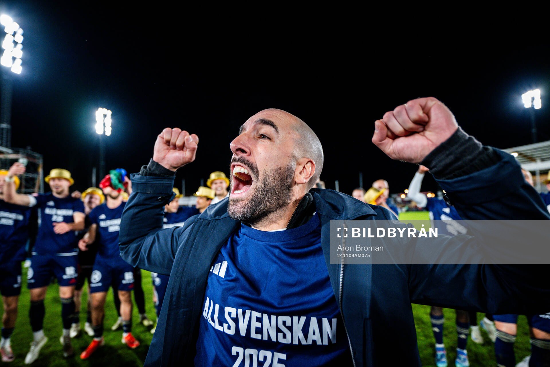 Östers tränare Martin Foyston  jublar