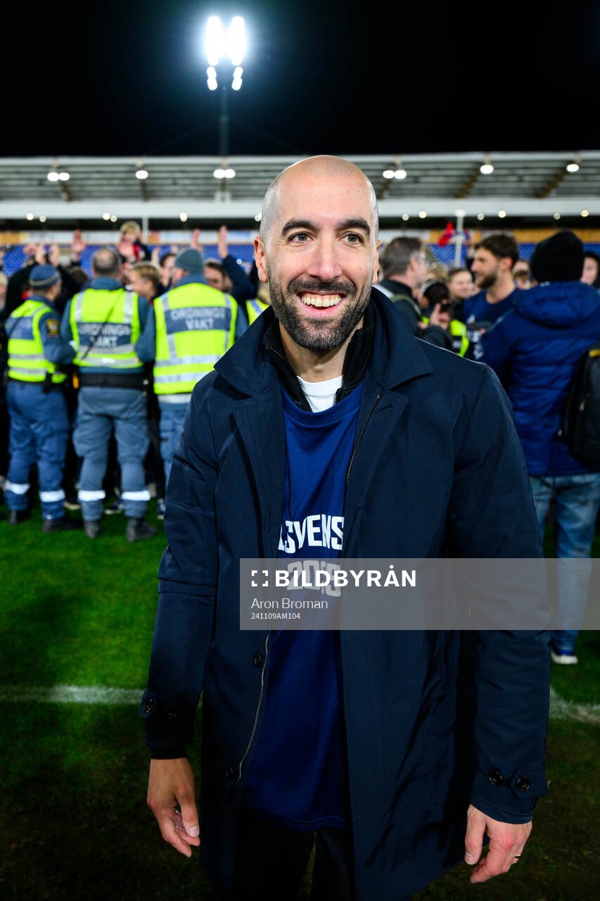 Östers tränare Martin Foyston jublar