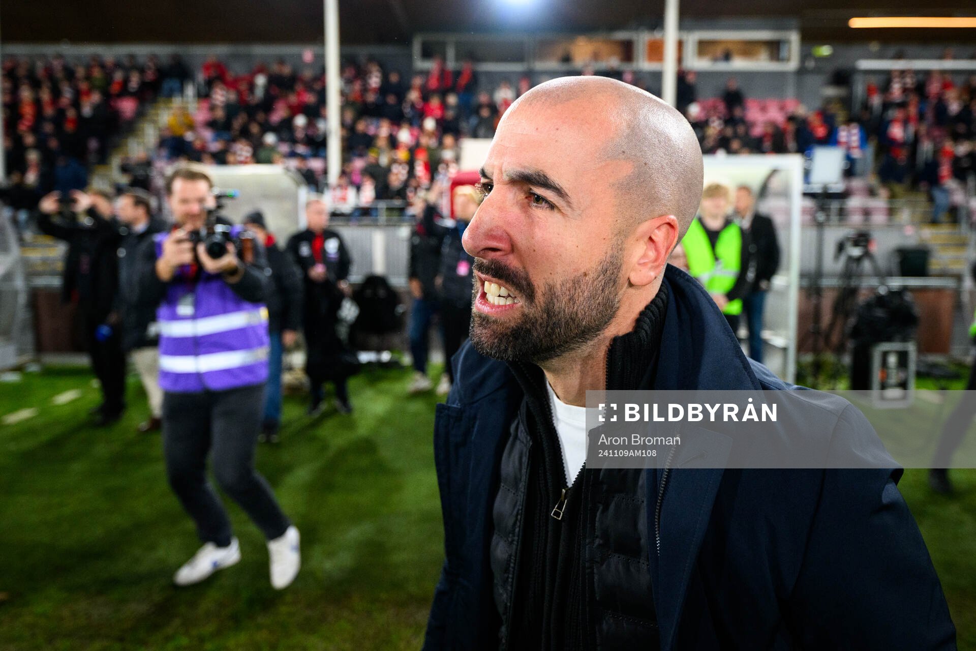 Östers tränare Martin Foyston jublar