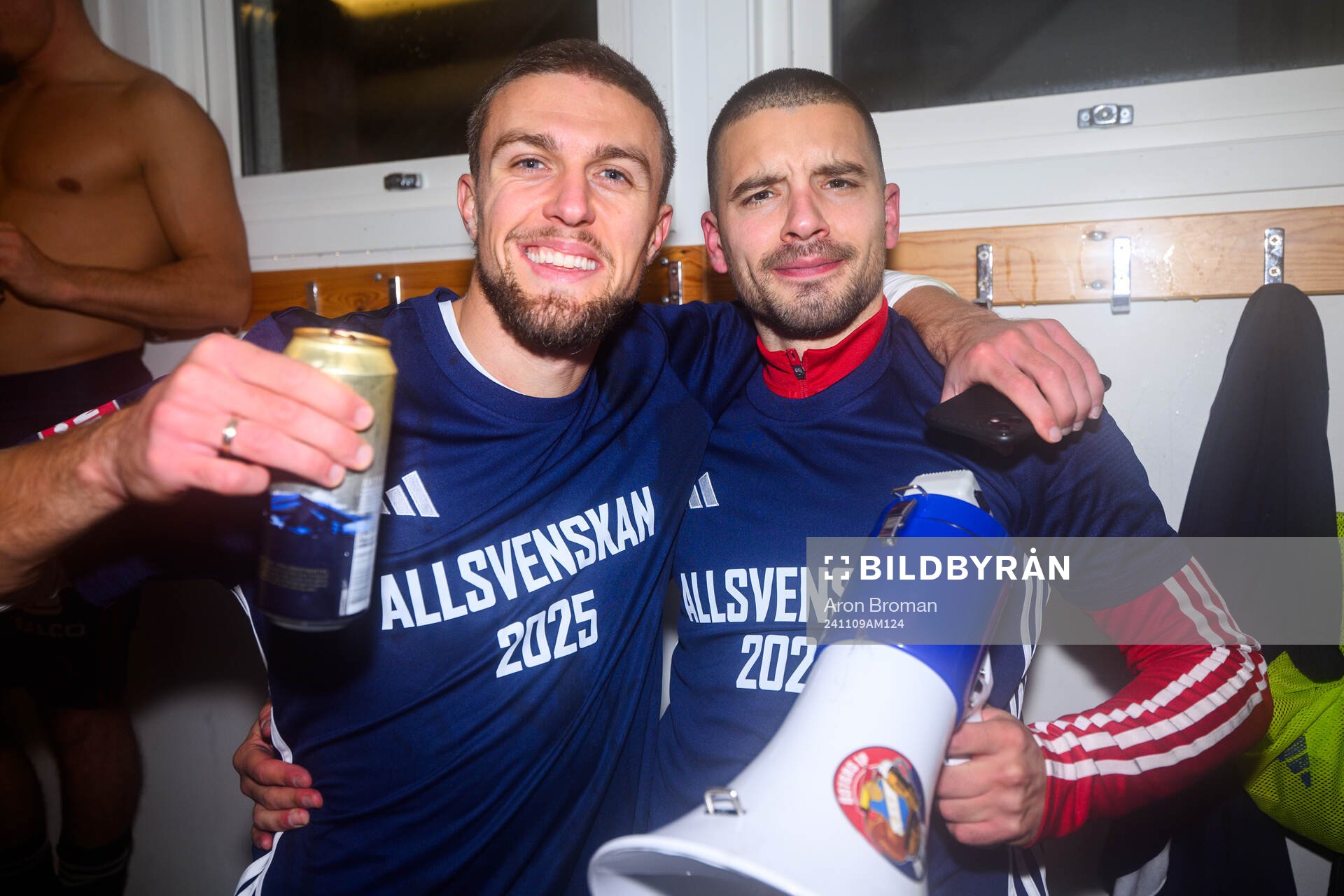 Östers Ivan Kricak och Vladimir Rodic jublar