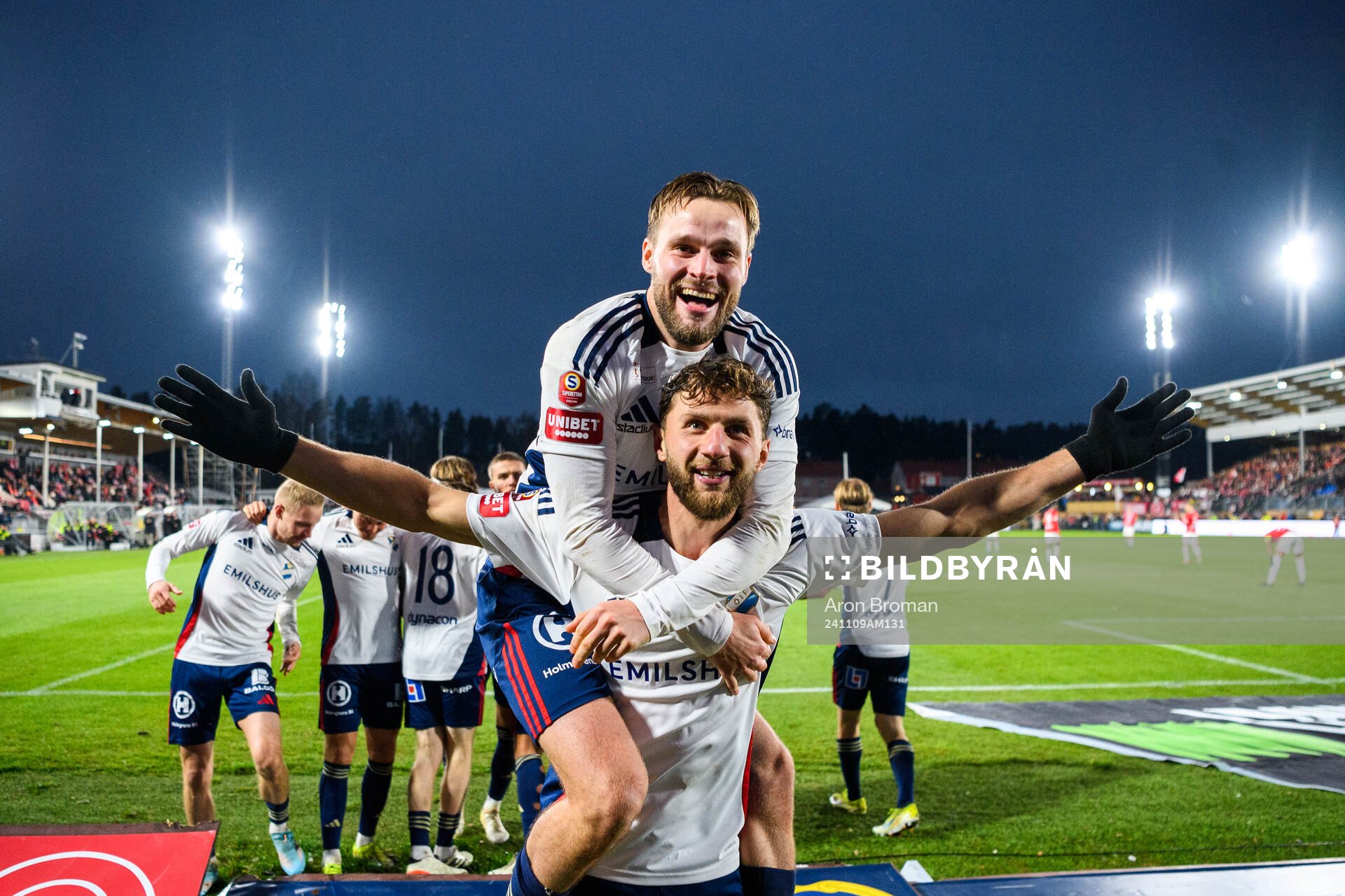 Östers Alibek Aliev och Niklas Söderberg jublar