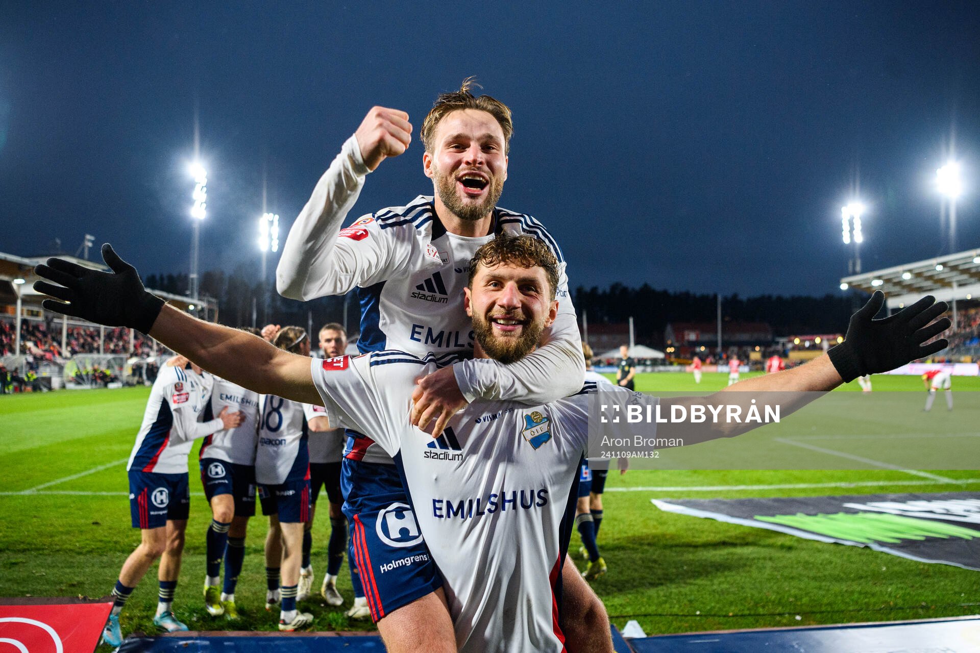 Östers Alibek Aliev och Niklas Söderberg jublar