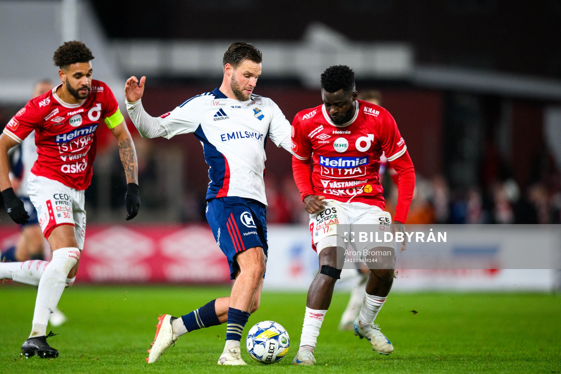Östers Niklas Söderberg och Degerfors Aketchi Luc-Martin