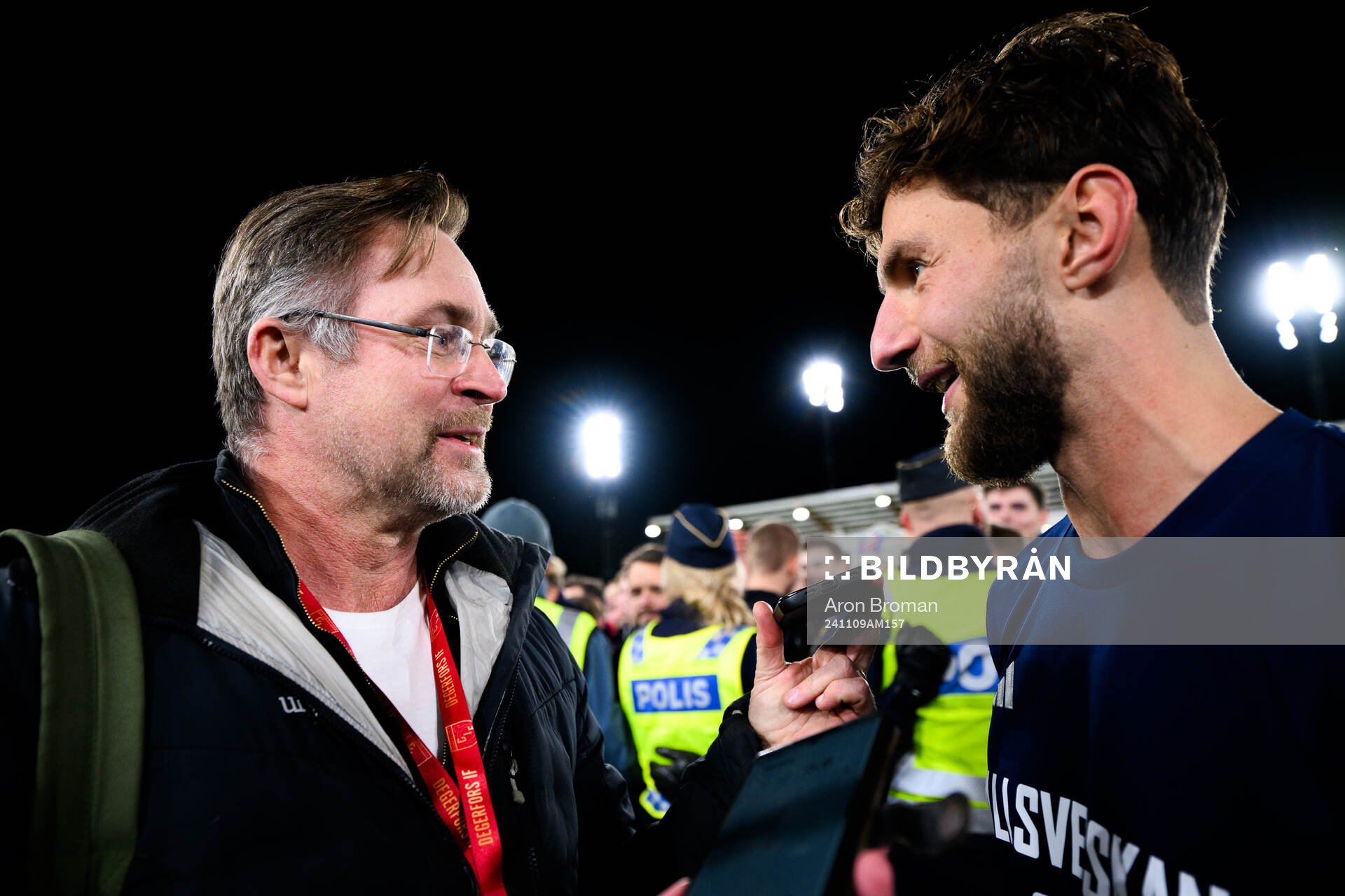 Smålandspostens Daniel Enestubbe intervjuar Östers Alibek Aliev som jublar över avancemang till Allsvenskan 2025 efter fotbollsmatchen i Superettan mellan Degerfors och Öster den 9 november 2024 i Degerfors.