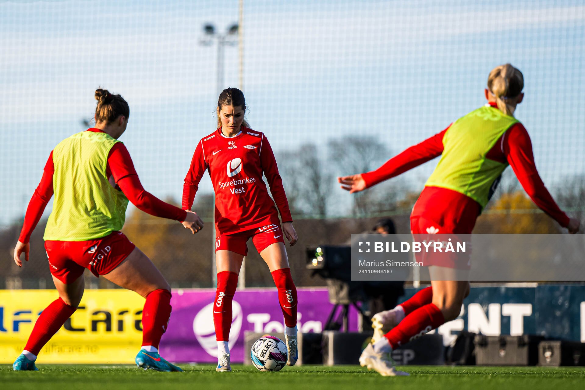 Andrine Stolsmo Hegerberg of Brann warms up