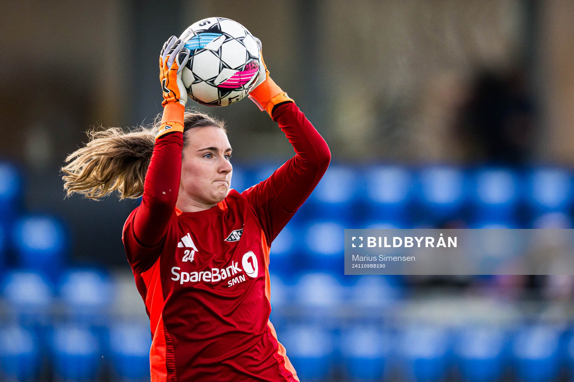 Siri Ervik of Rosenborg warms up