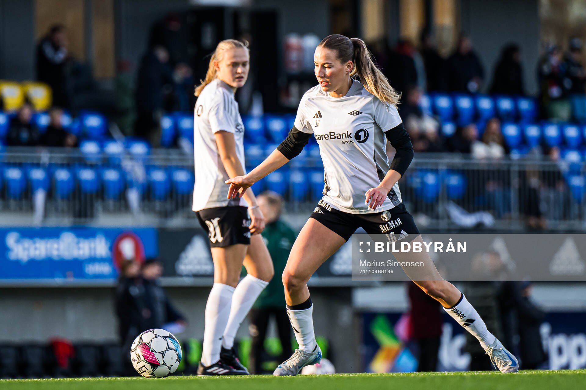 Ine Berre of Rosenborg warms up