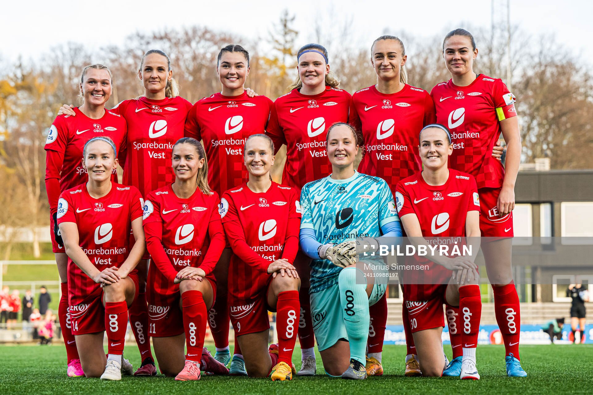 The starting eleven of Brann poses for a team group photo