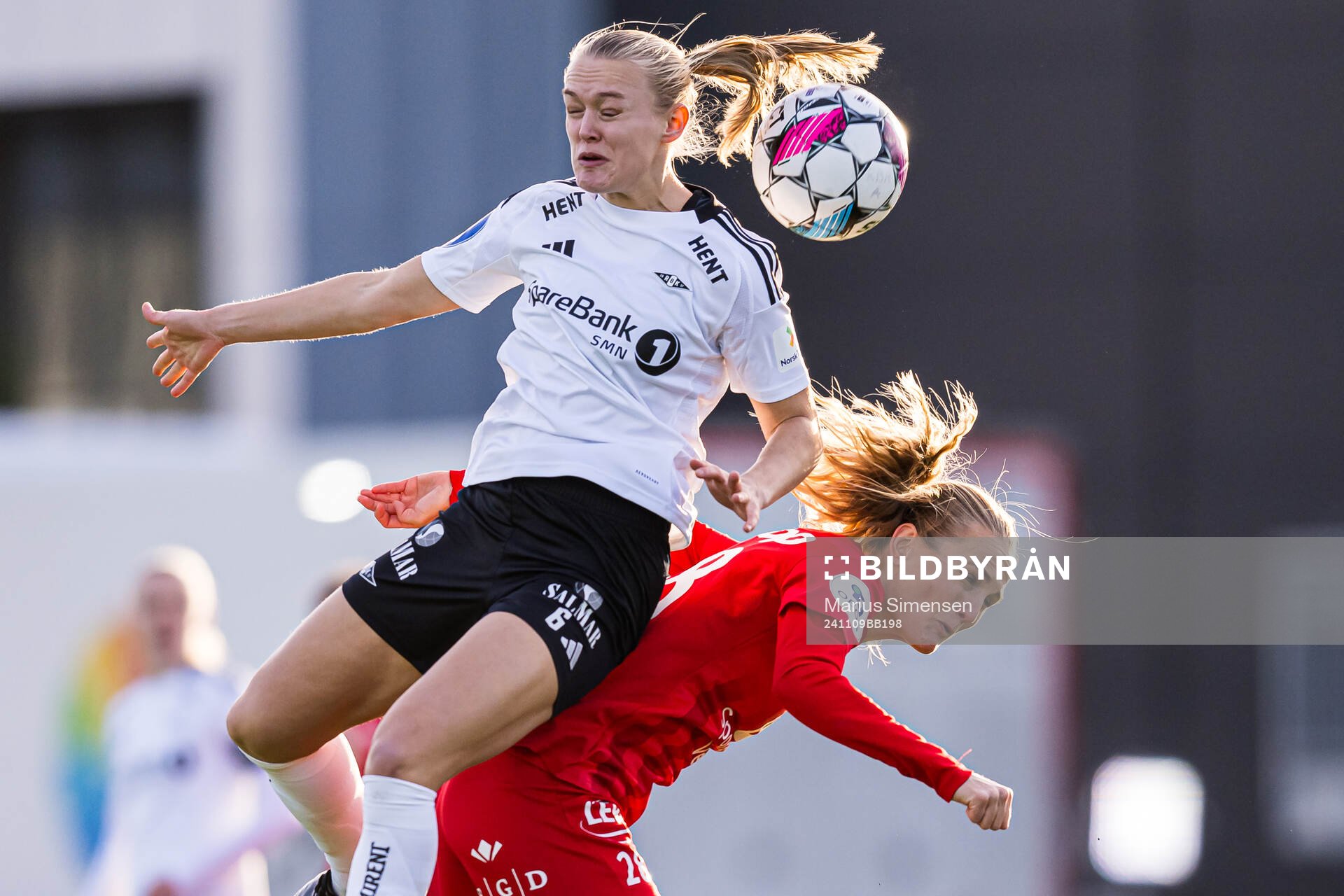 Elin Sørum of Rosenborg and Mathilde Kruse Madsen of Brann