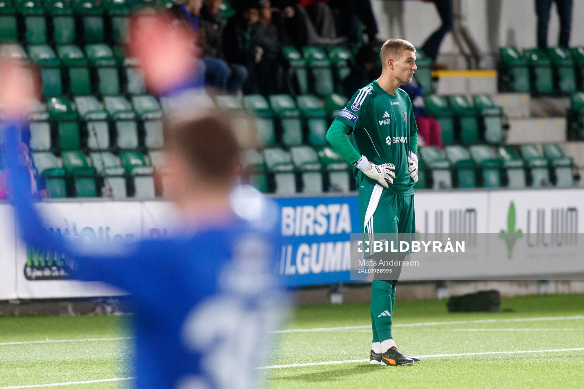 Gefles målvakt Mathias Nilsson deppar