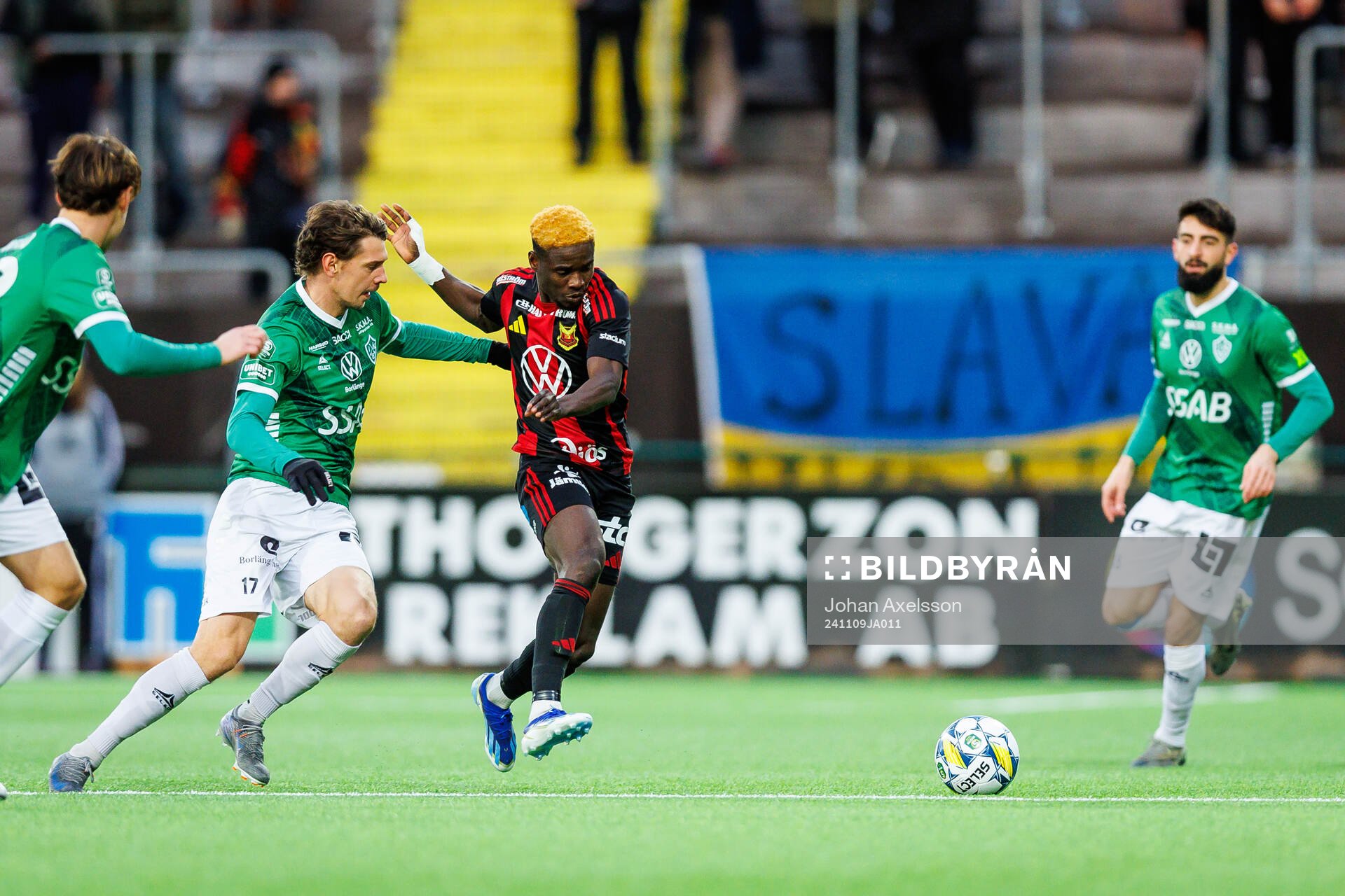 Brages Pontus Jonsson och Östersunds Assiedou Yannick